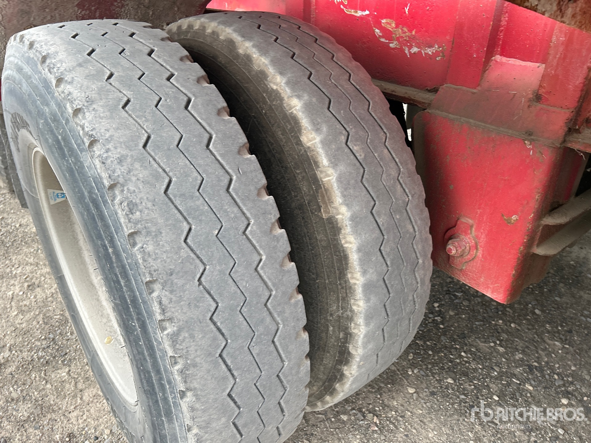 2000 Raglan 44 ft 5/Axle