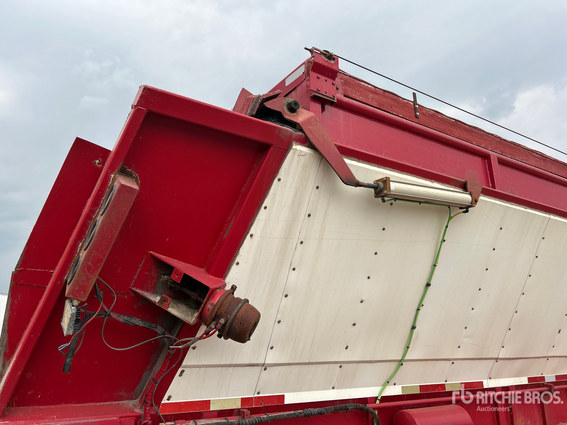 2000 Raglan 44 ft 5/Axle