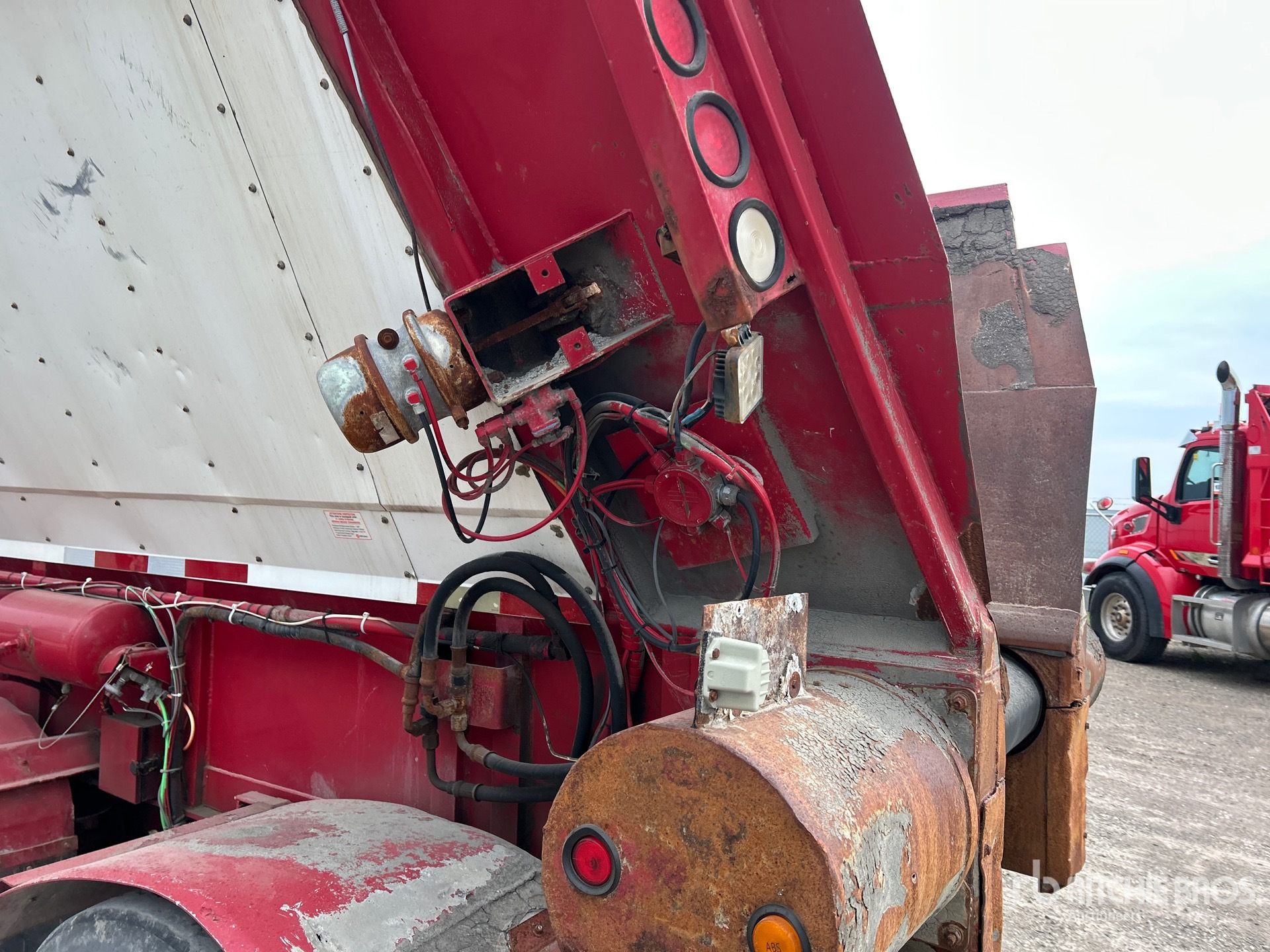 2000 Raglan 44 ft 5/Axle
