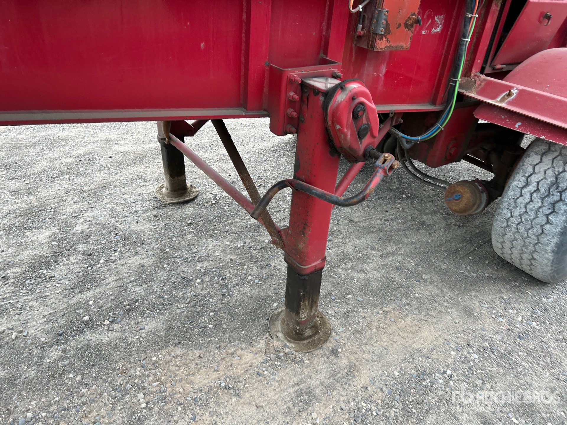 2000 Raglan 44 ft 5/Axle