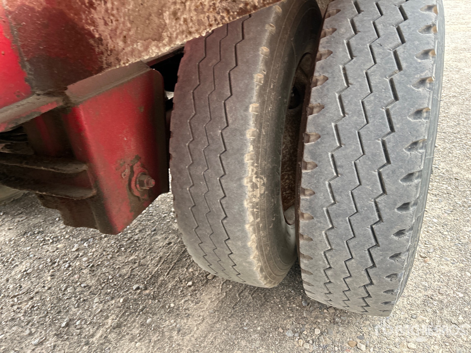 2000 Raglan 44 ft 5/Axle