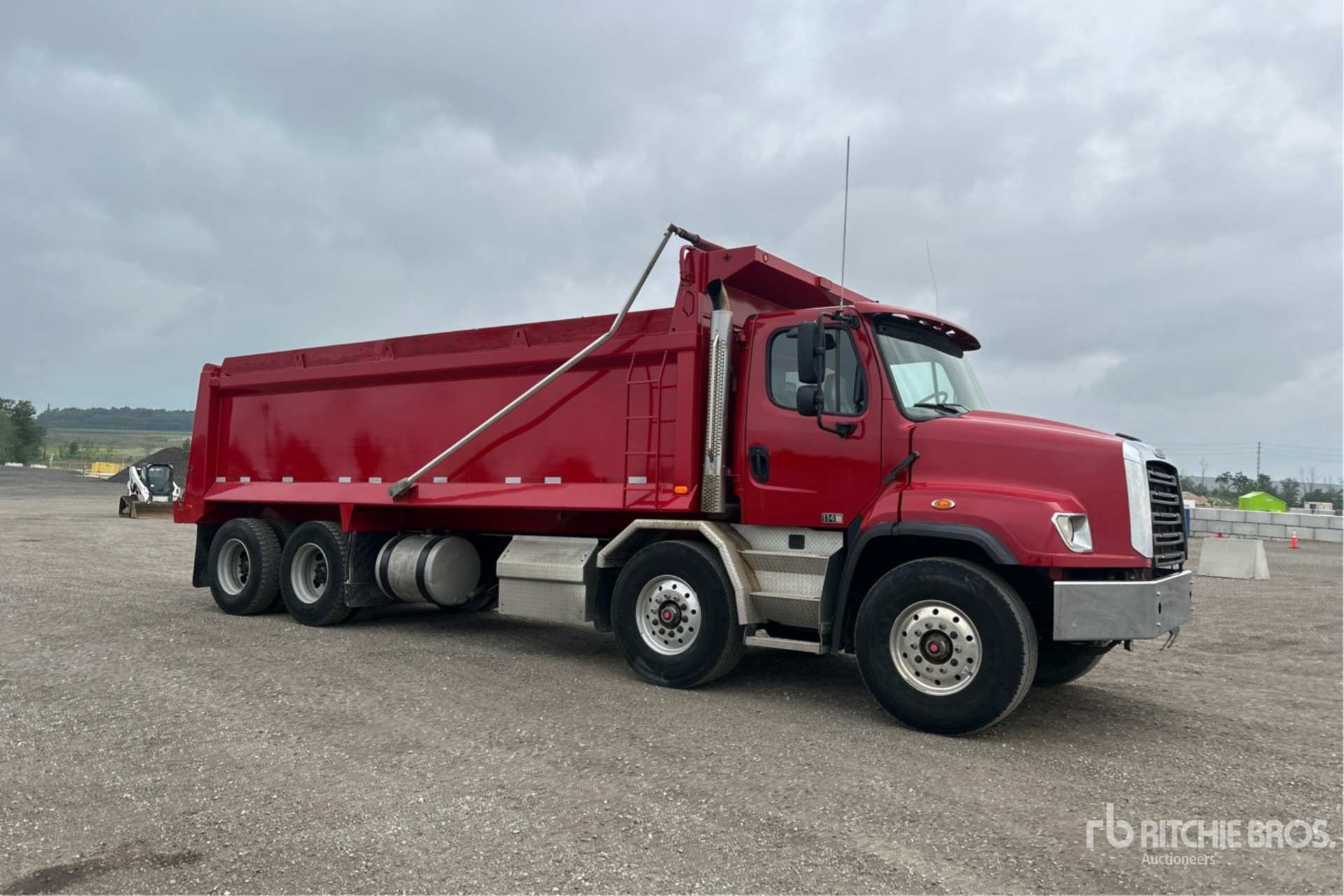 2013 Freightliner 114SD