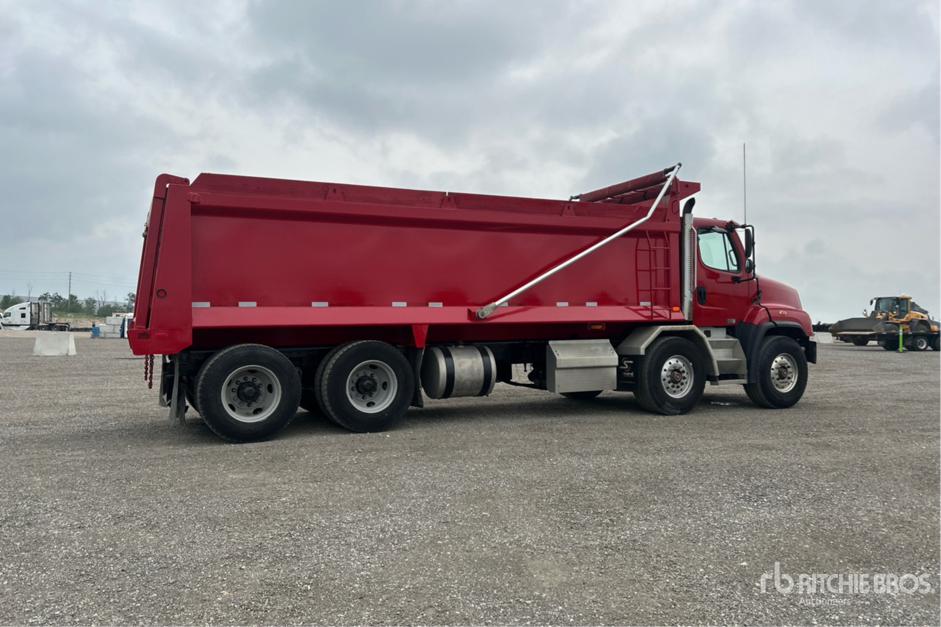 2013 Freightliner 114SD