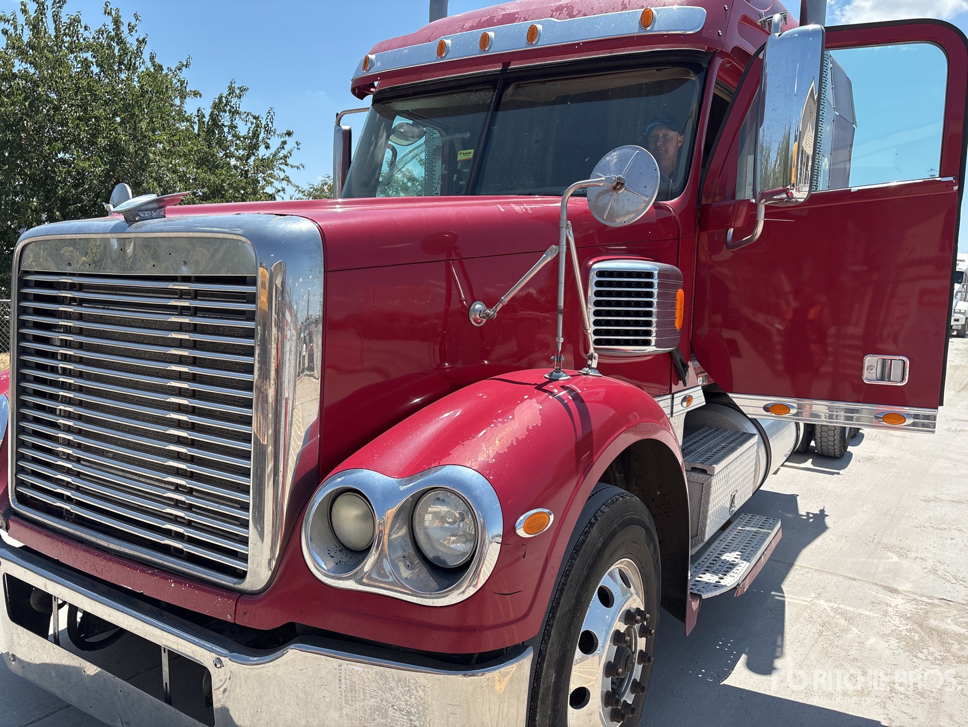 2013 Freightliner Coronado 132