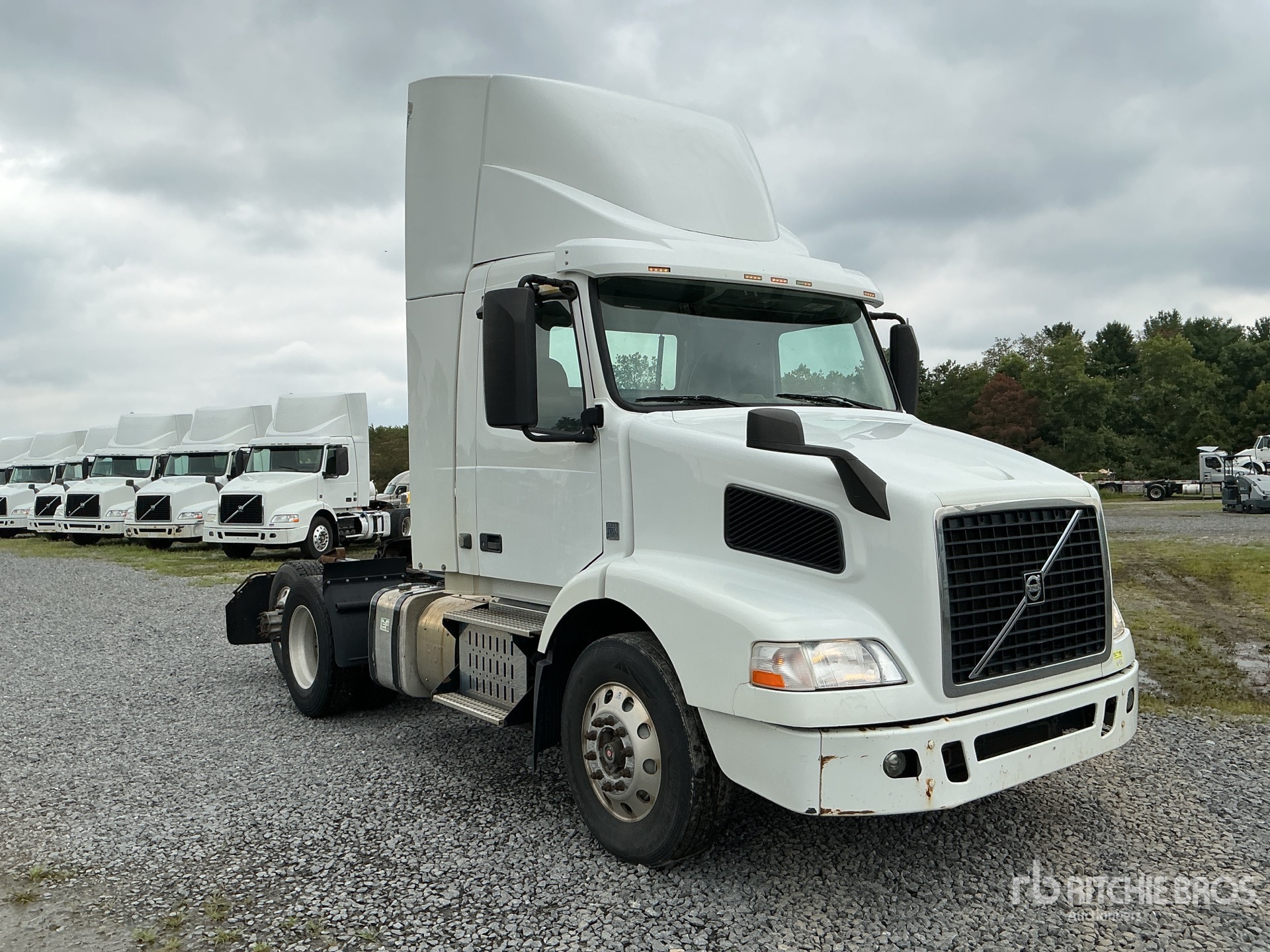 2016 Volvo VNM