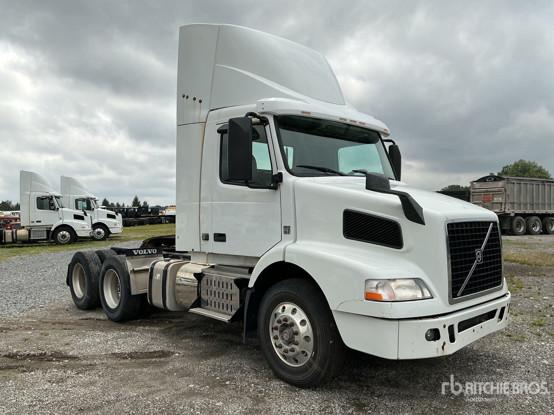 2016 Volvo VNM