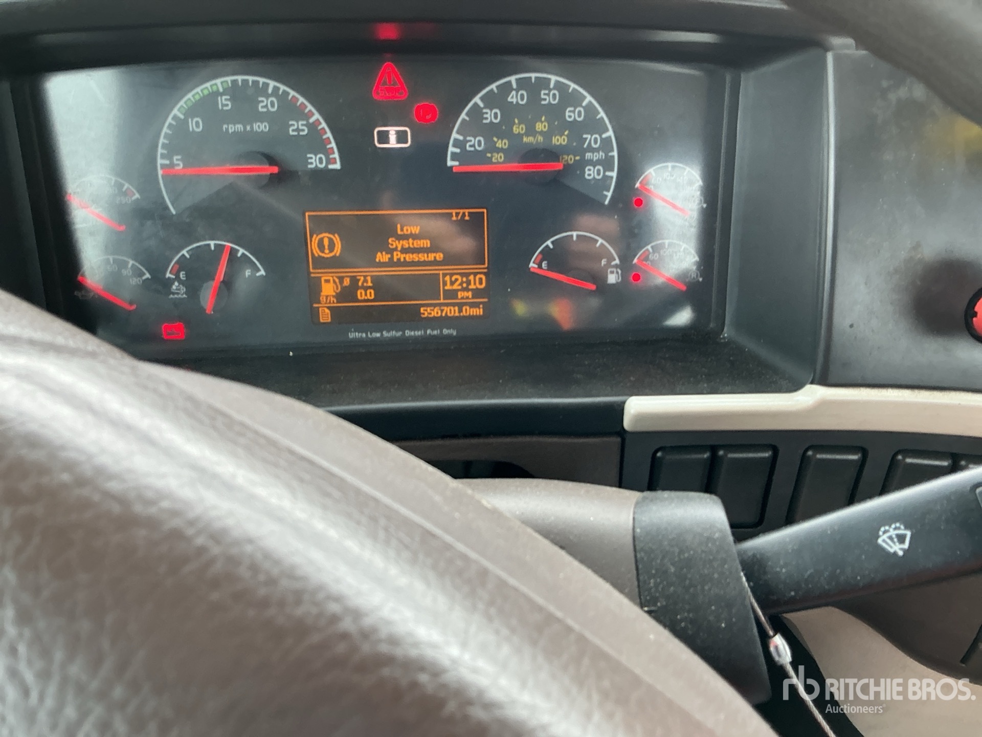 2016 Volvo VNM