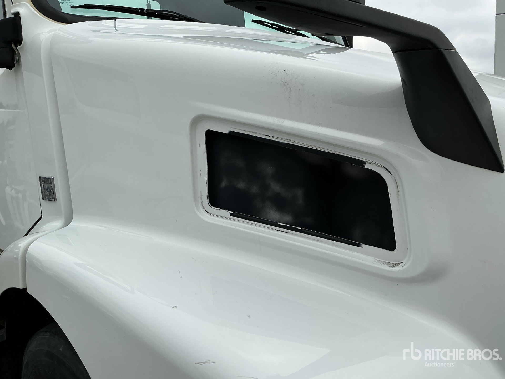 2016 Volvo VNM