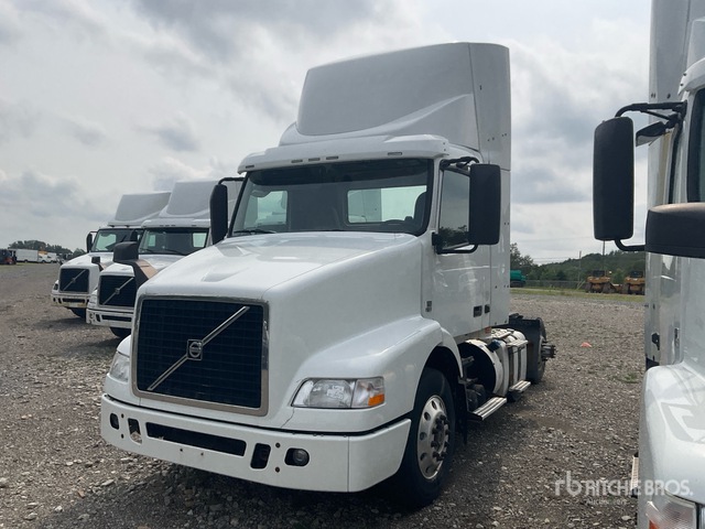 2016 Volvo VNM200 T/A Day Cab Truck Tractor