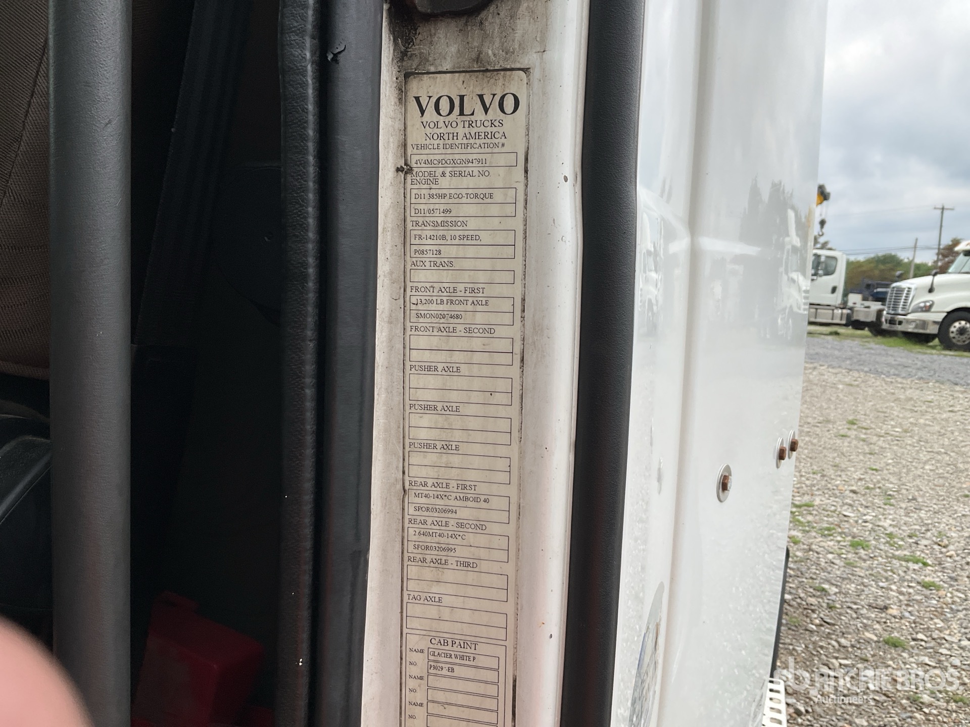 2016 Volvo VNM