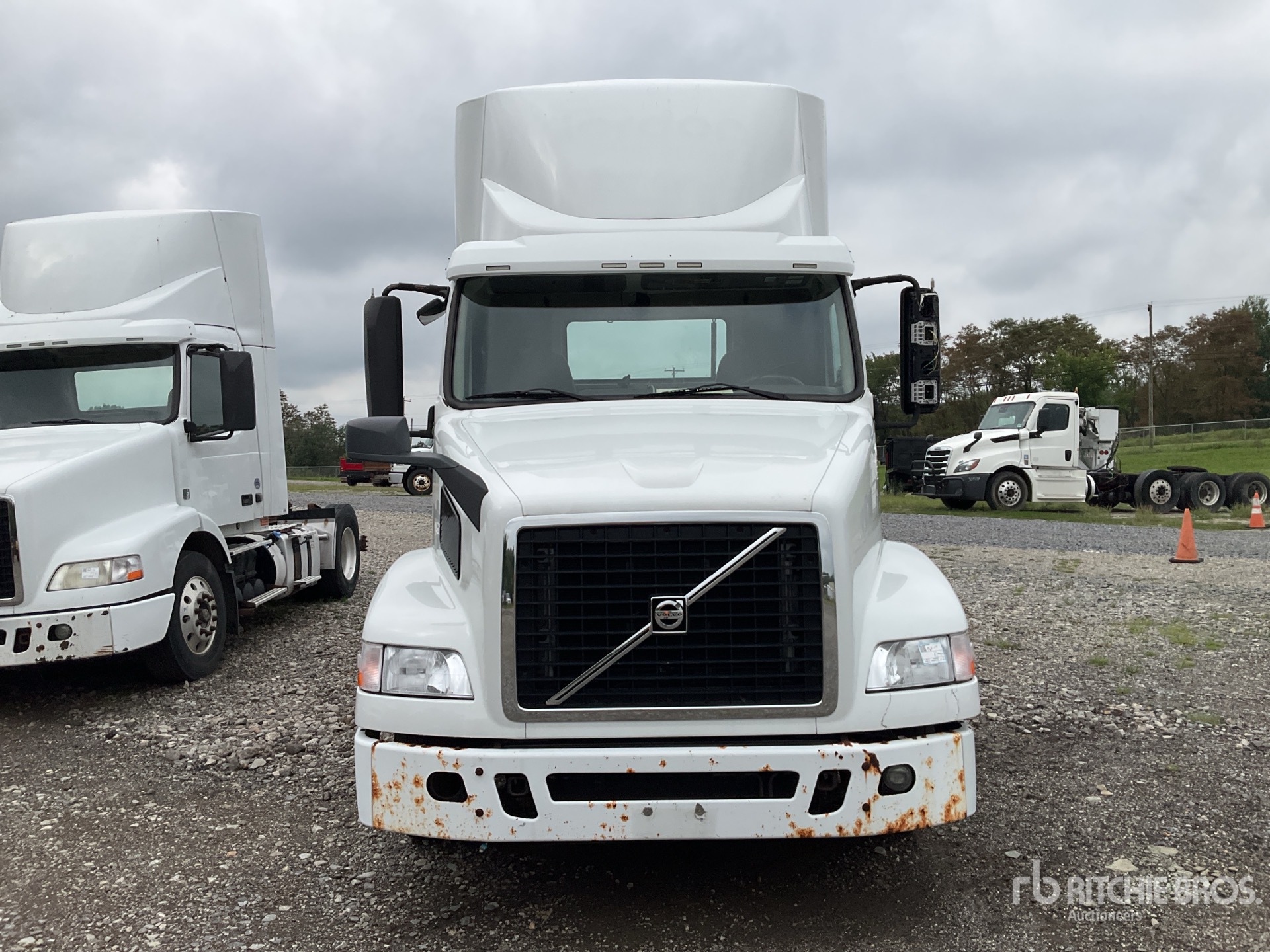 2017 Volvo VNM