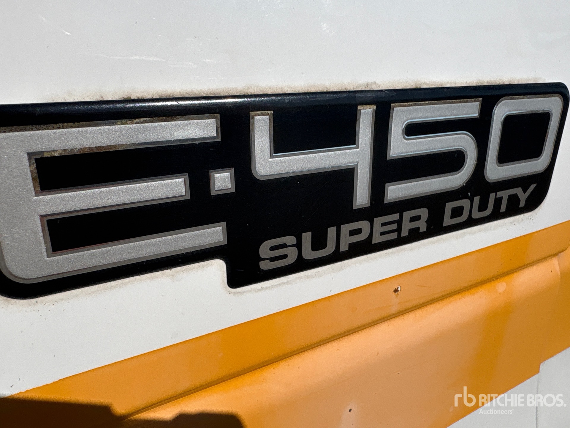 2004 Ford E-450