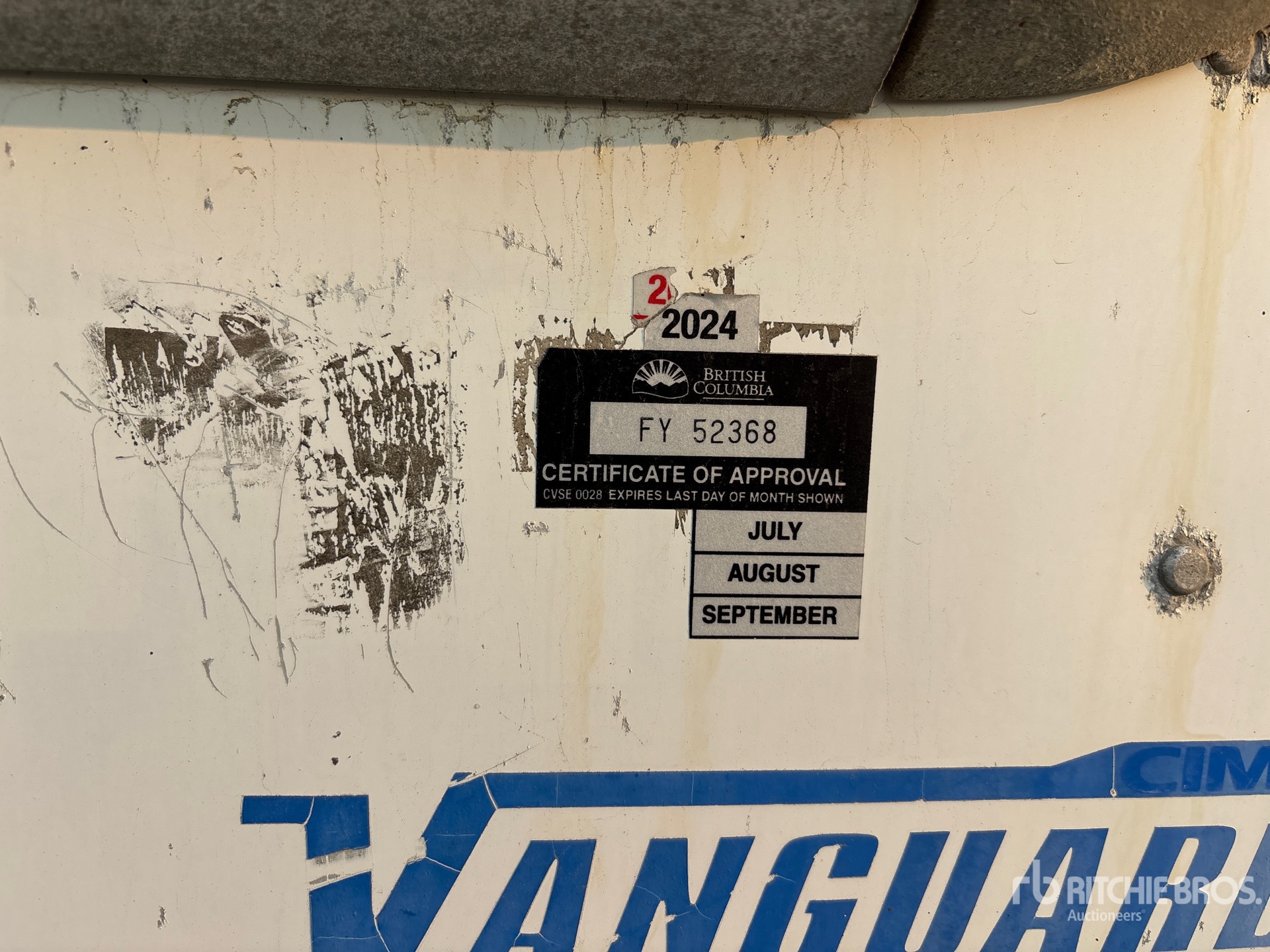 2014 Vanguard 53 FT X 102 IN TRI/A HEATED