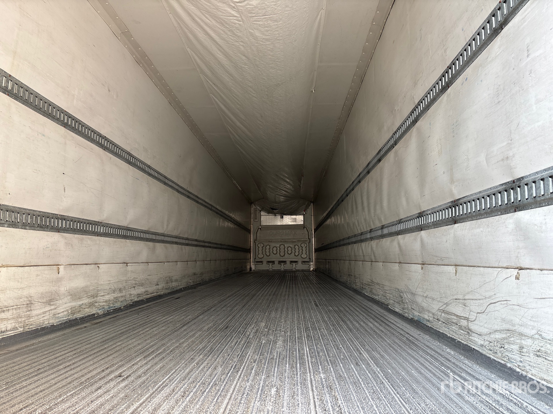2013 Vanguard 53 ft x 102 in T/A