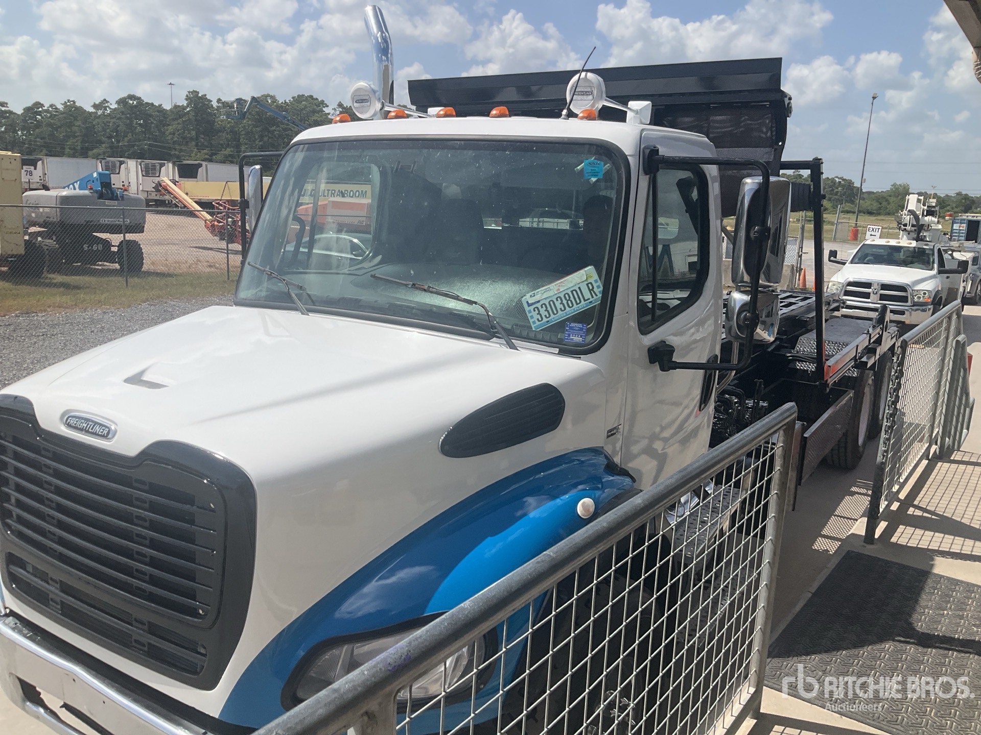 2012 Freightliner M2 112