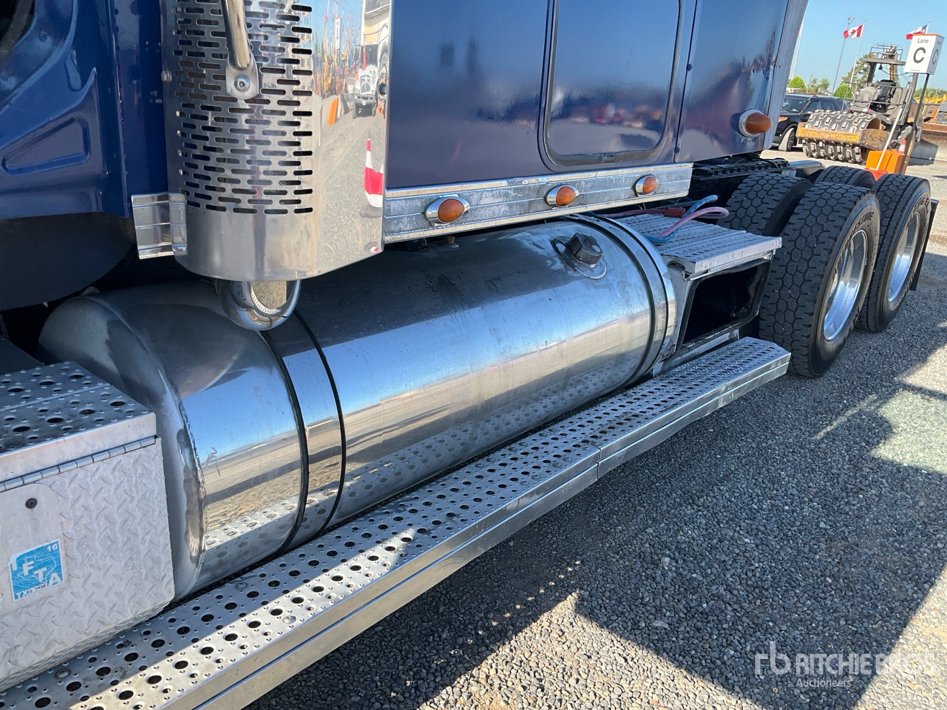 2007 Freightliner Coronado 132