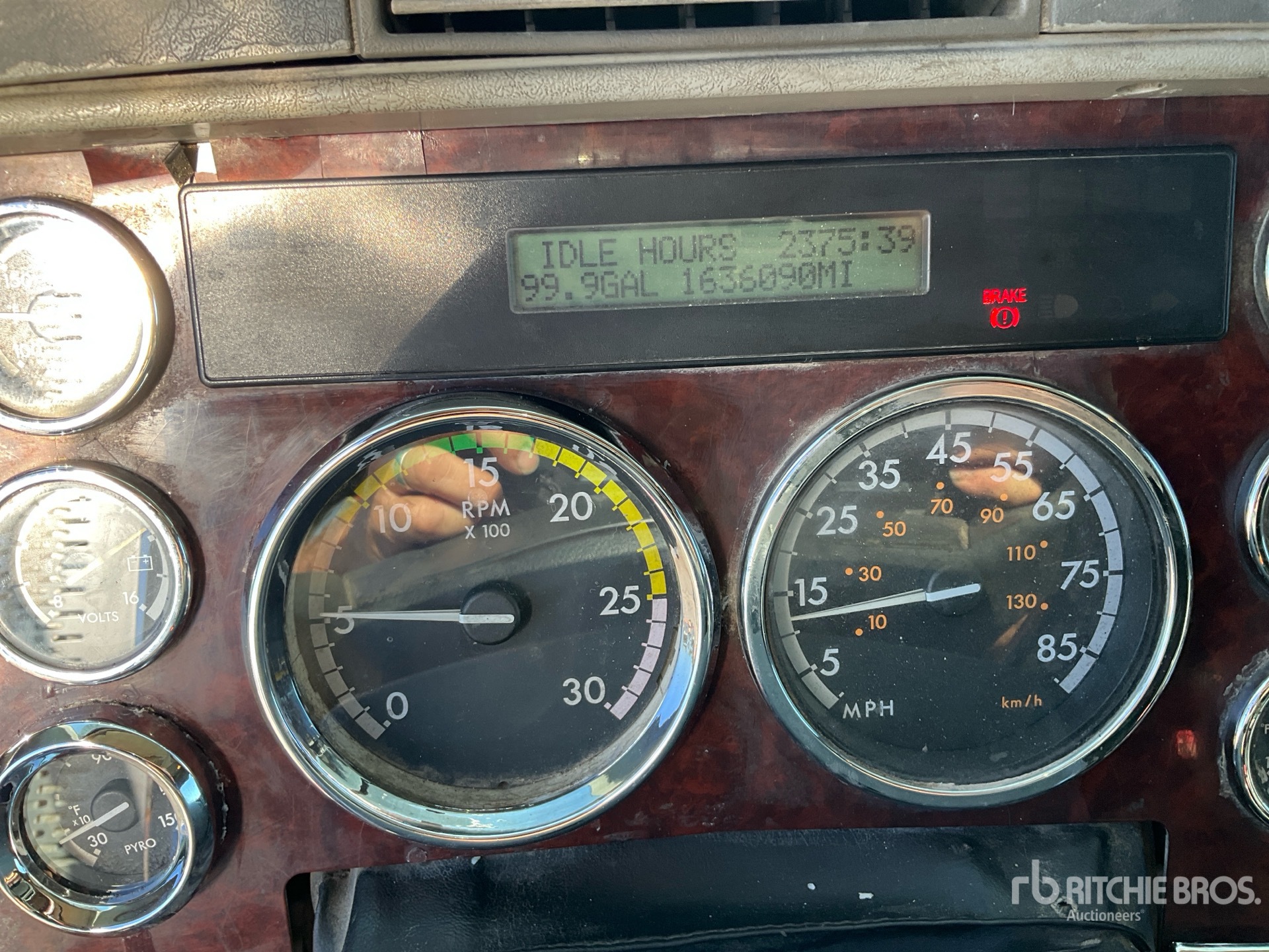 2007 Freightliner Coronado 132