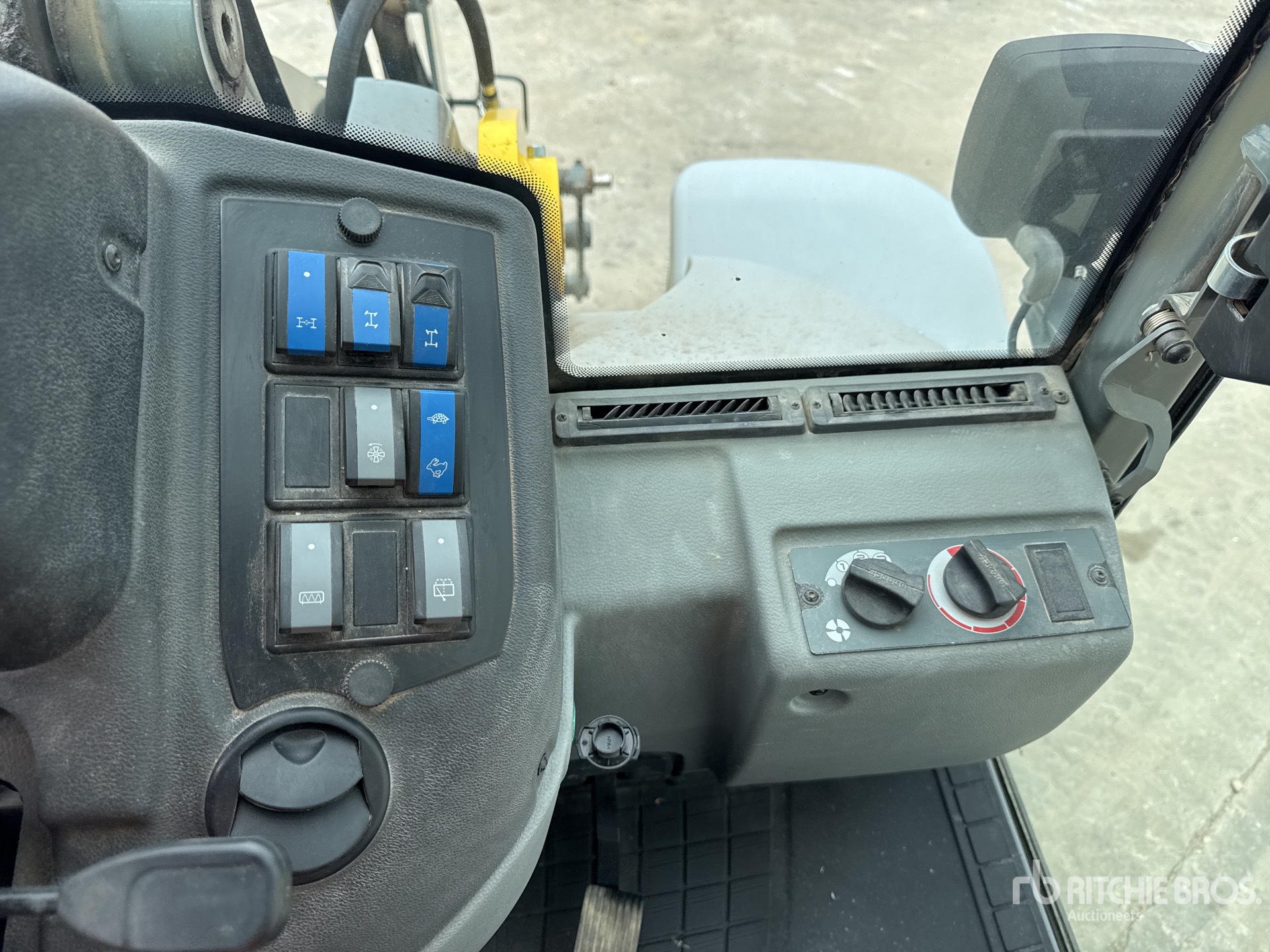 2023 Kramer 8115L