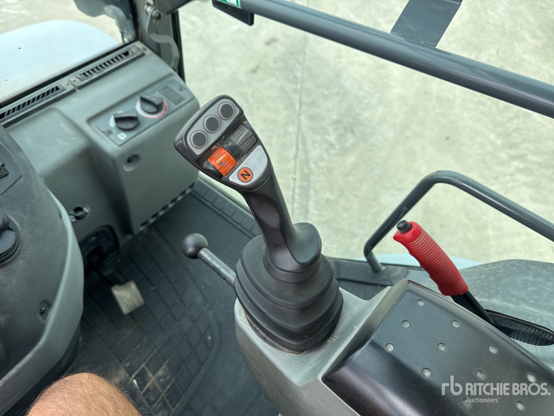 2023 Kramer 8115L