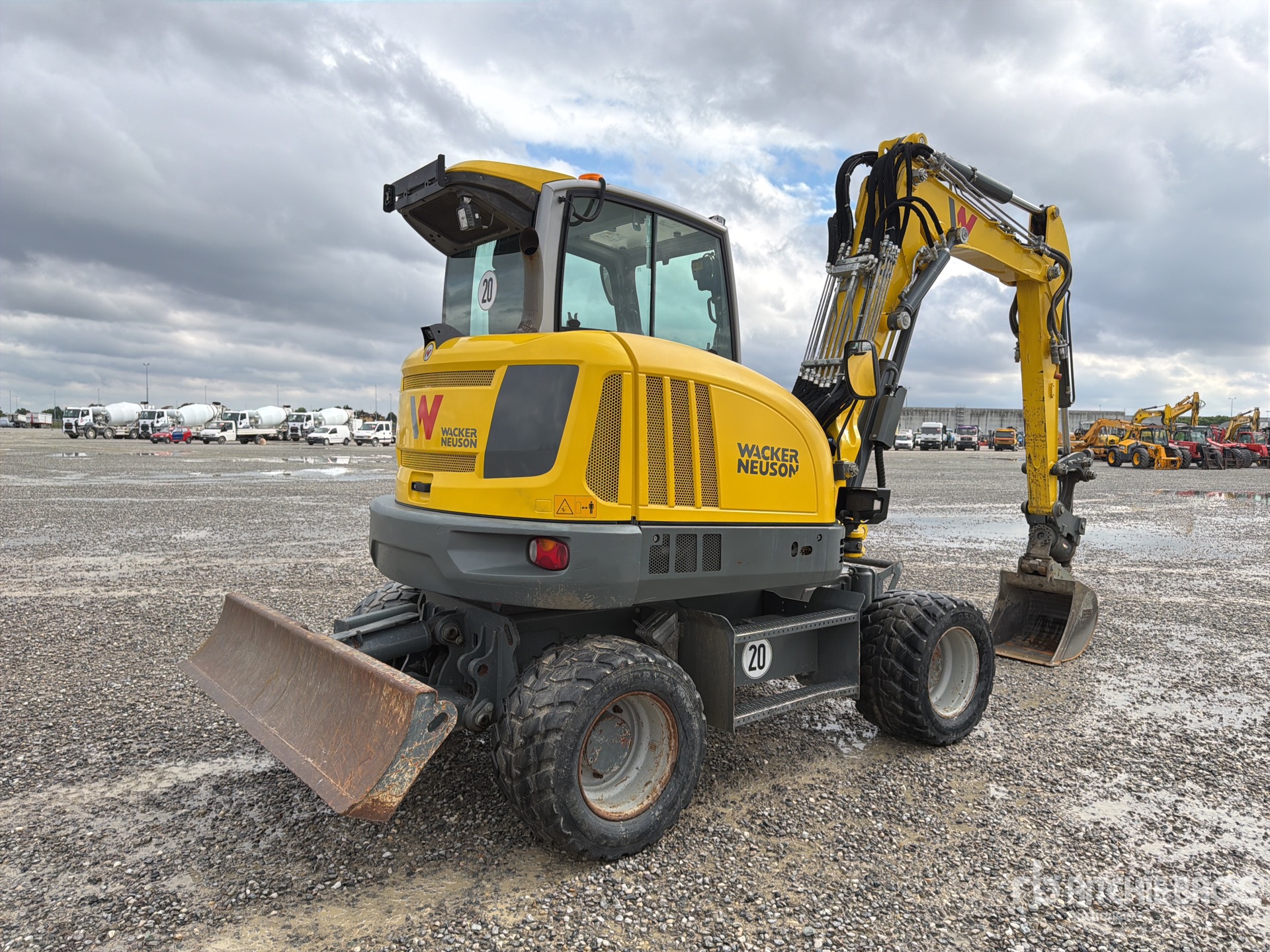 General Appearance with Picture, Right Rear Corner
