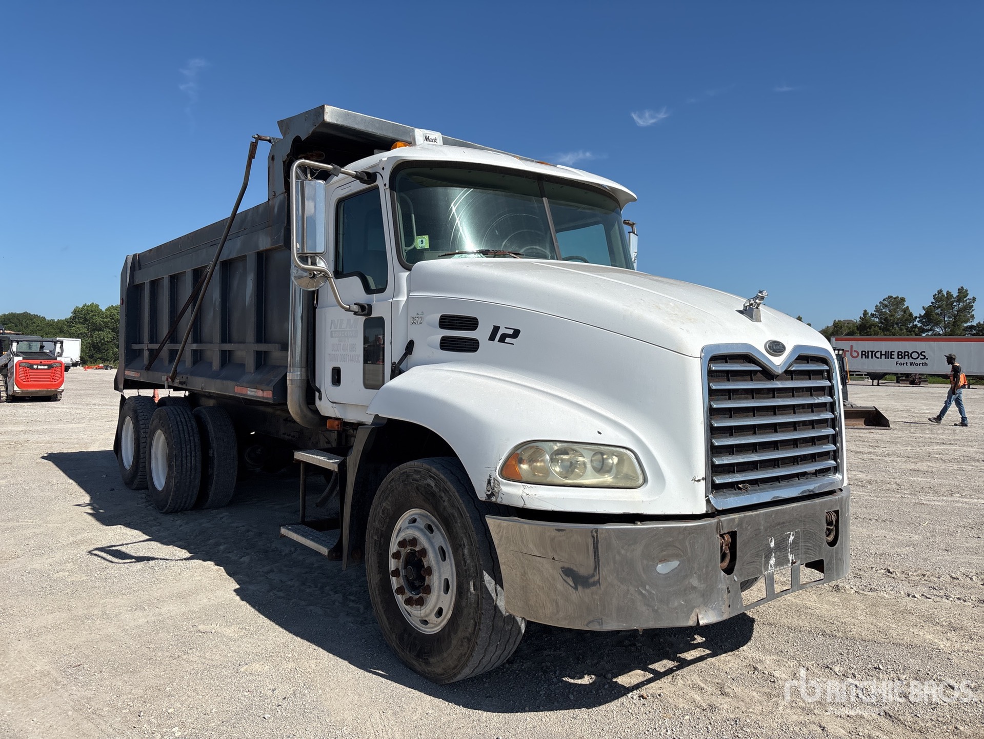 2004 Mack CX612