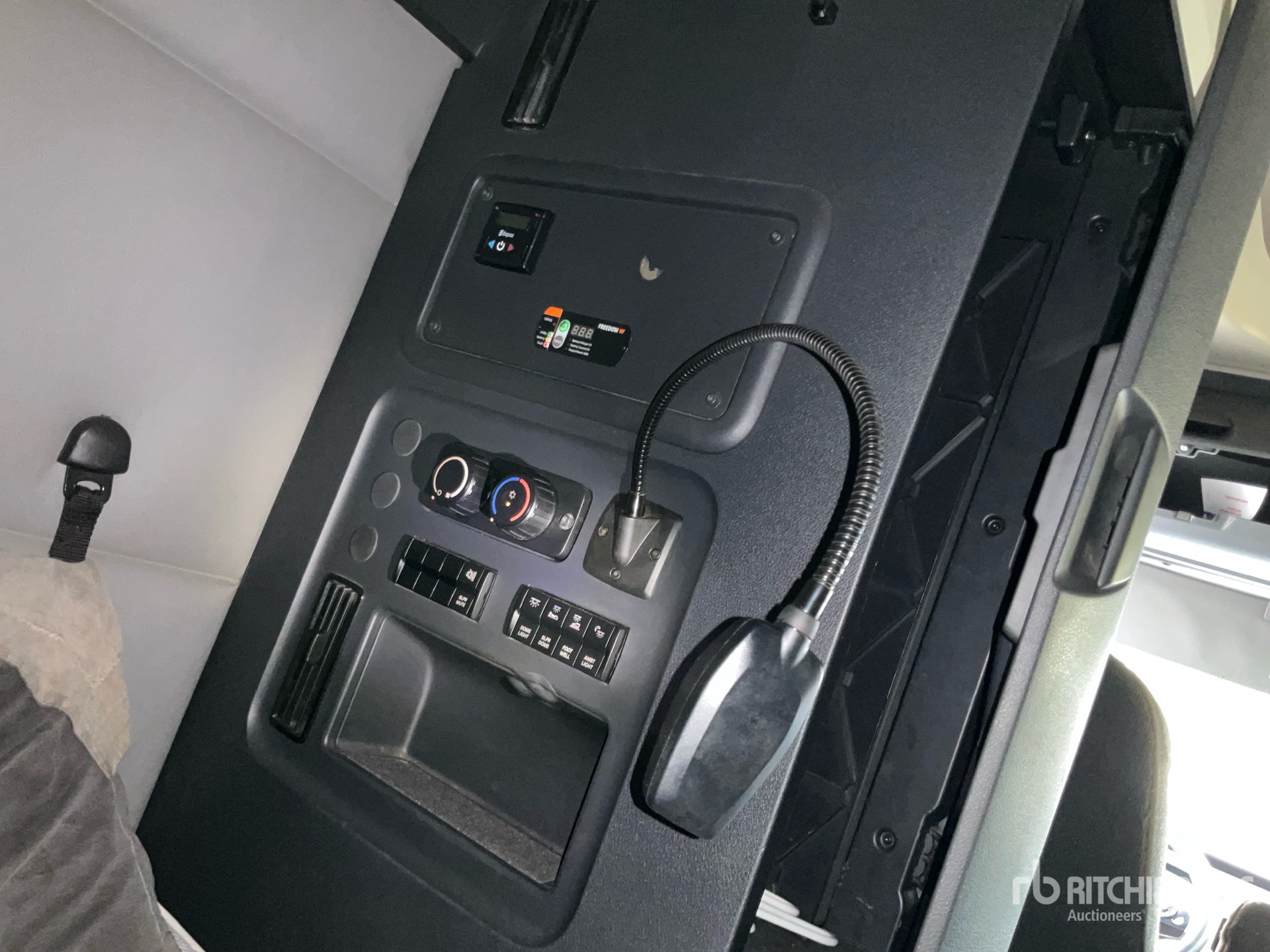 2021 Freightliner CASCADIA 126