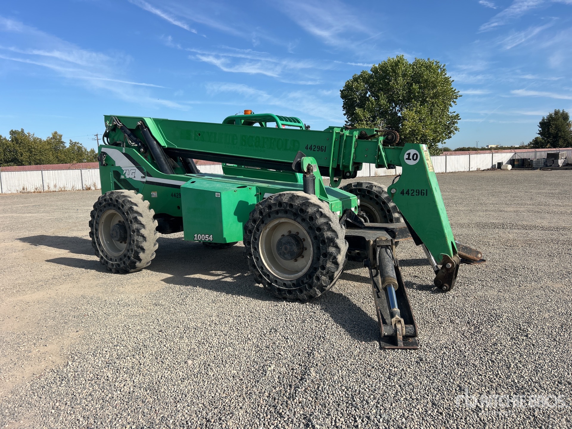 2012 JLG 10054