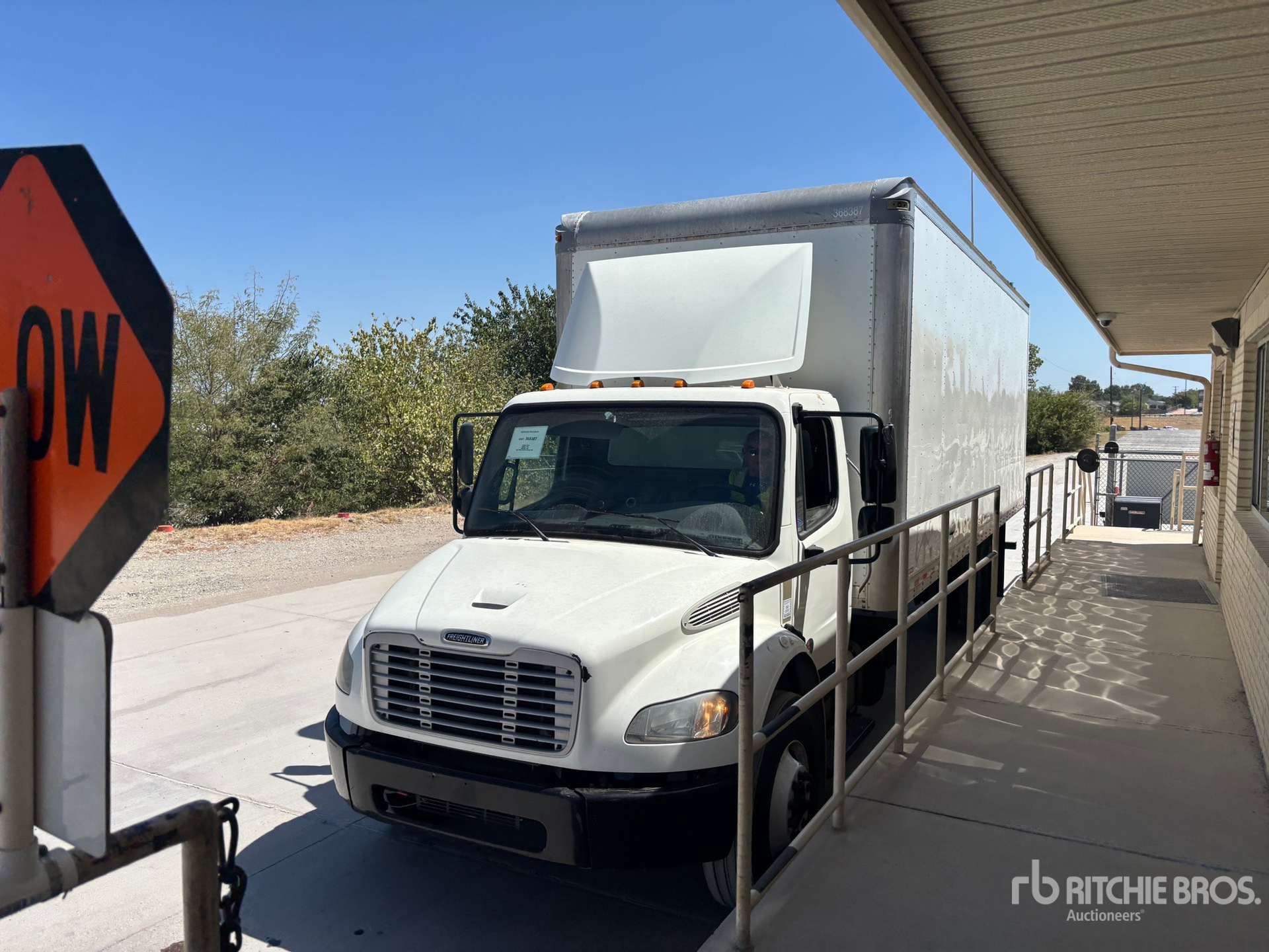 2020 Freightliner M2106