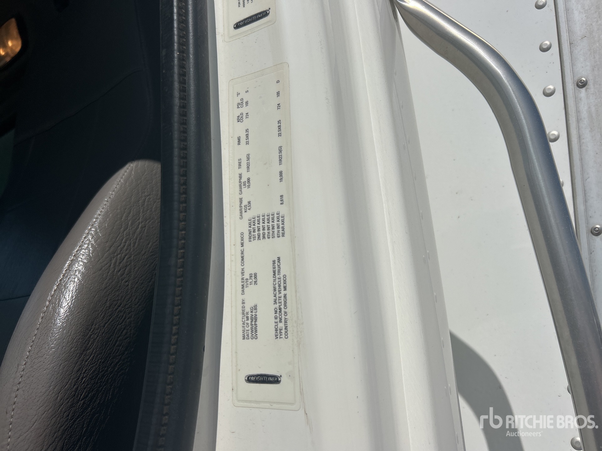 2020 Freightliner M2106