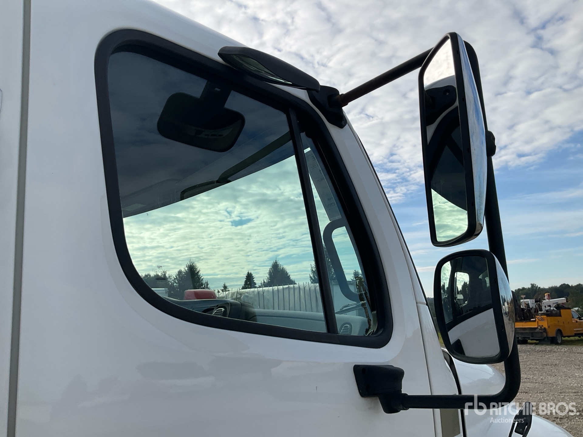 2020 Freightliner M2 106
