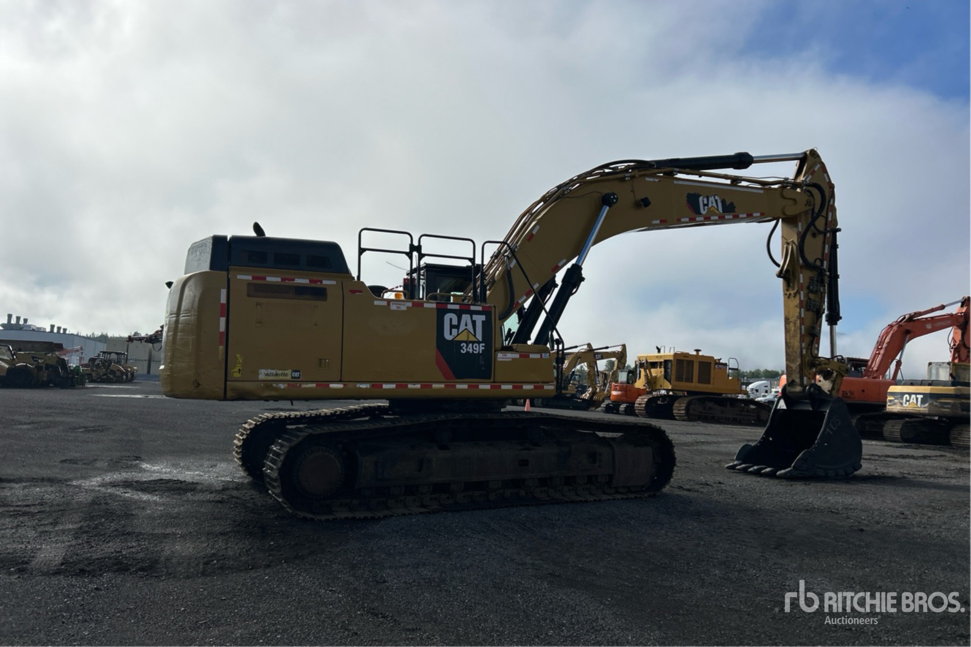 2015 Caterpillar 349FL