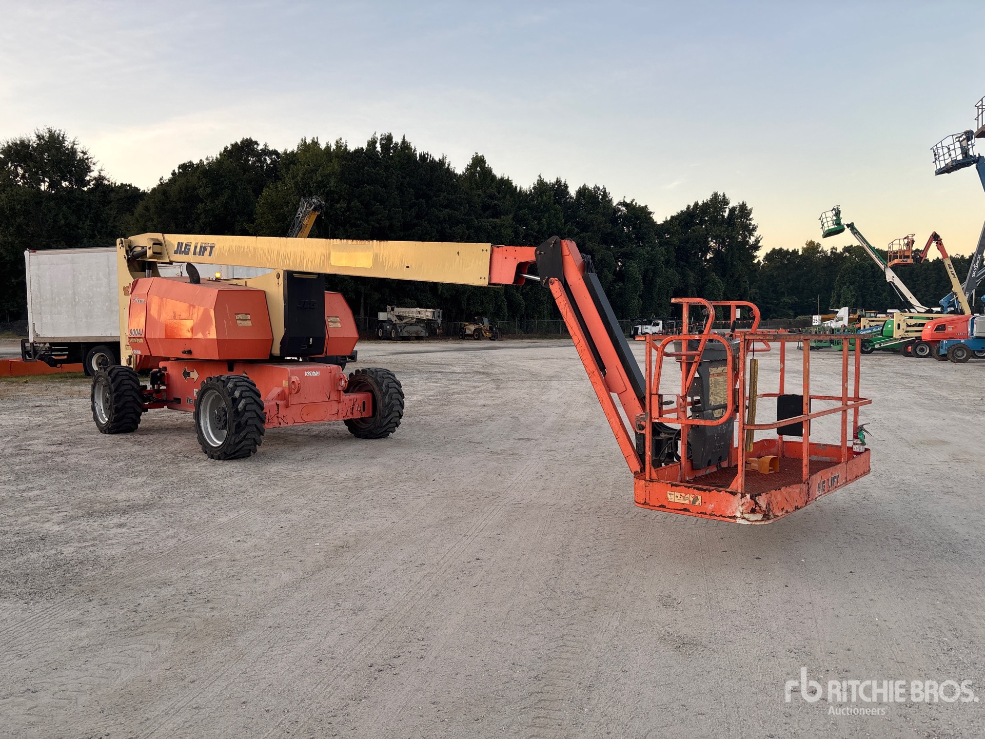 2017 JLG 800AJ