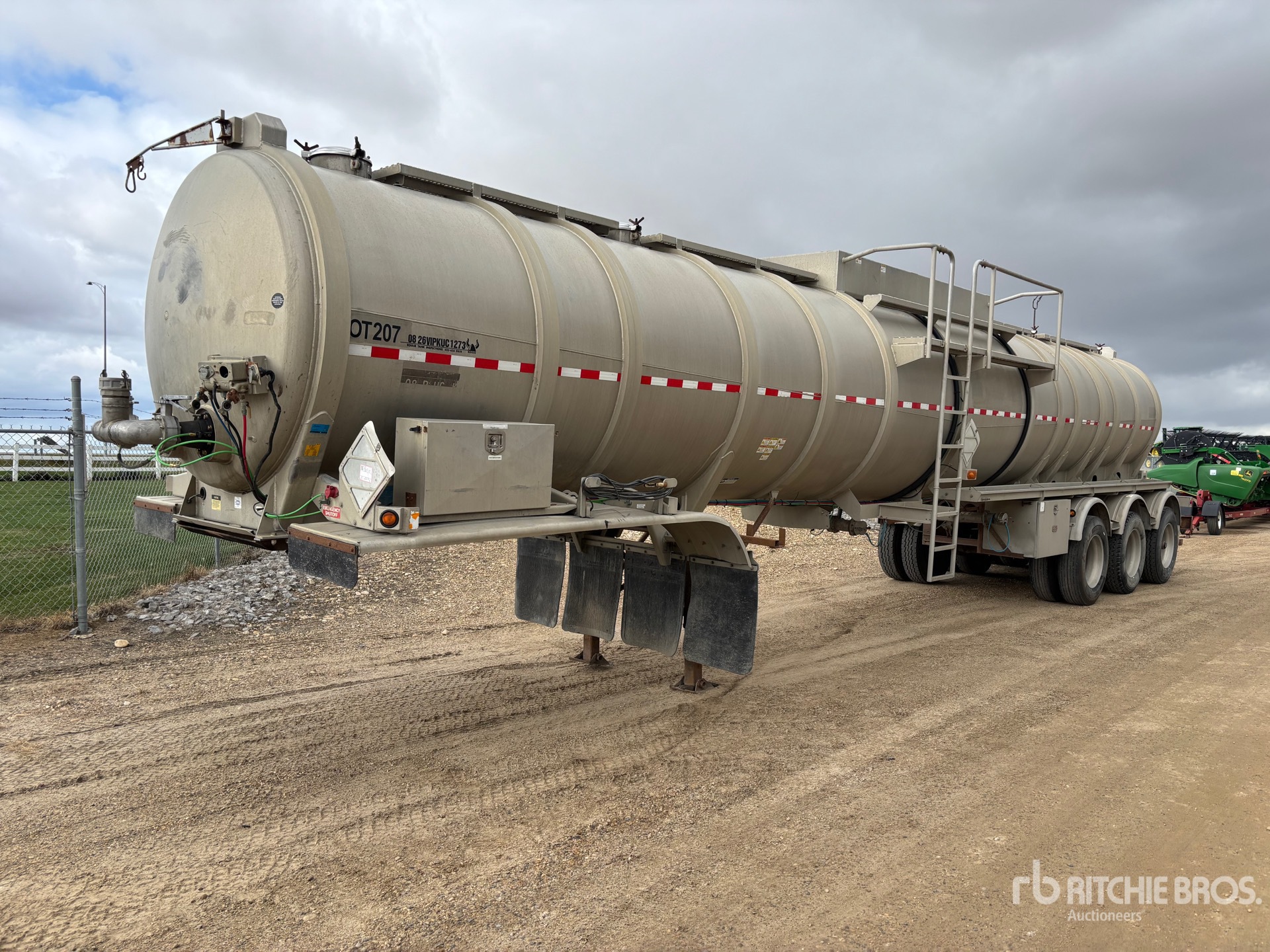 Photo of 2009 Heil 10000 gal Tri/A