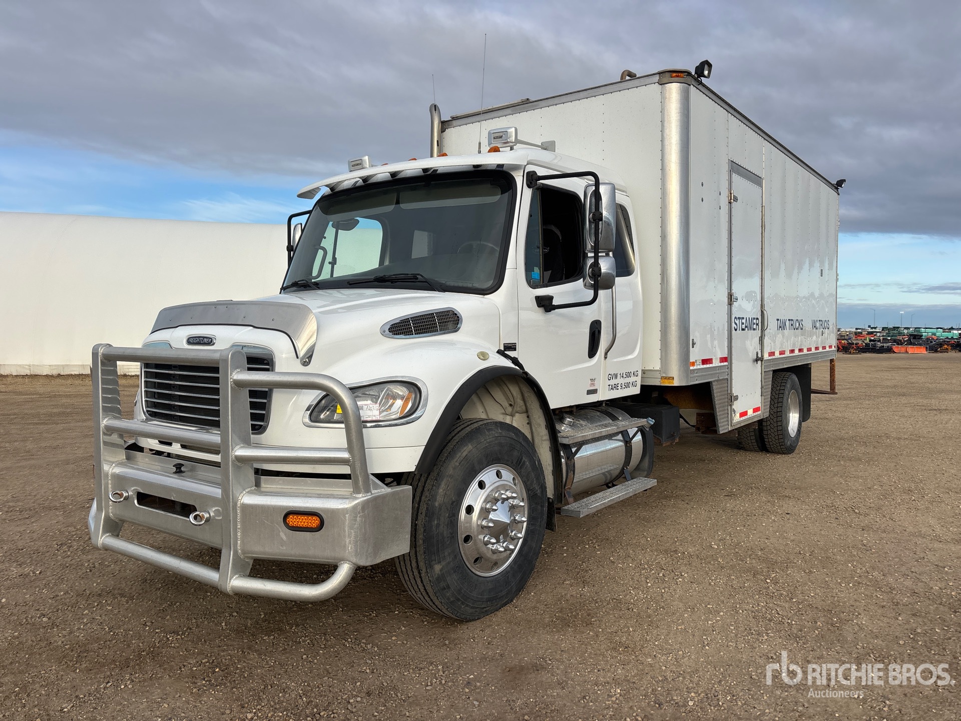 2012 Freightliner M2106
