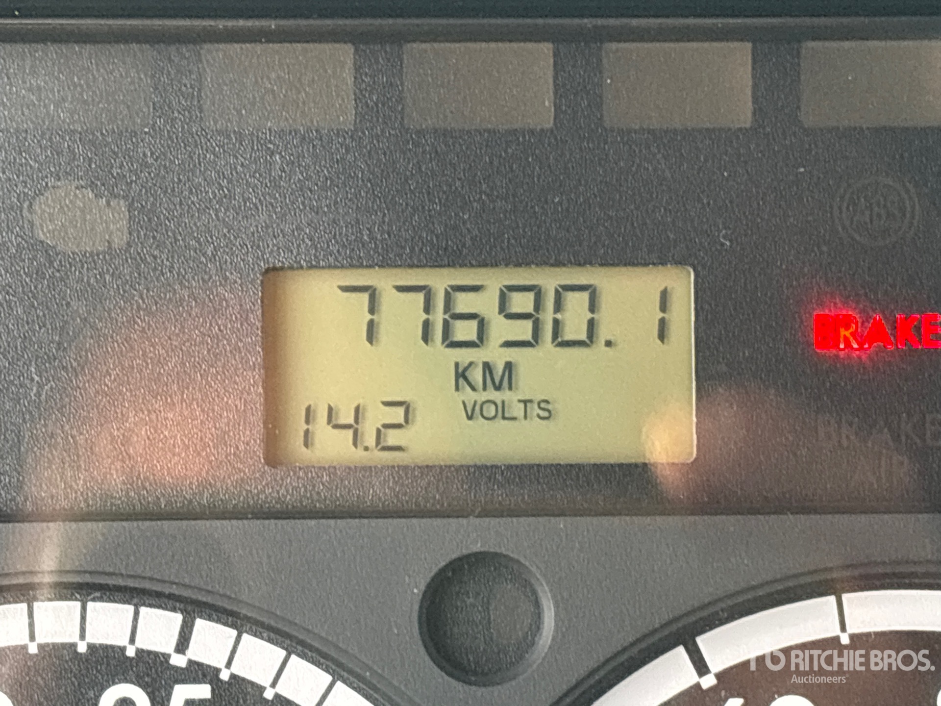 2012 Freightliner M2106