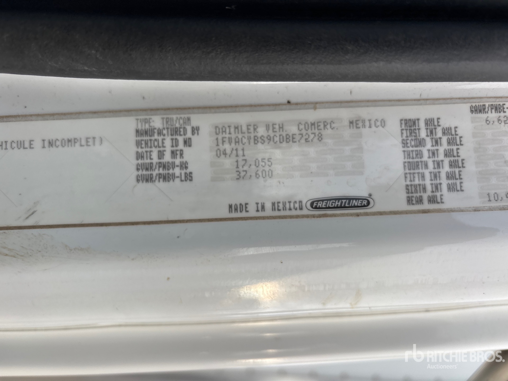 2012 Freightliner M2106