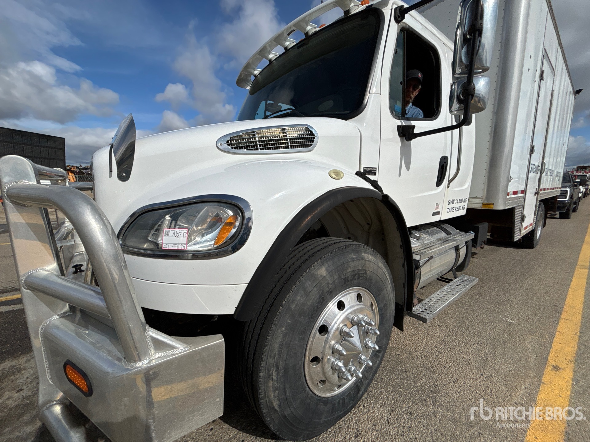 2012 Freightliner M2106