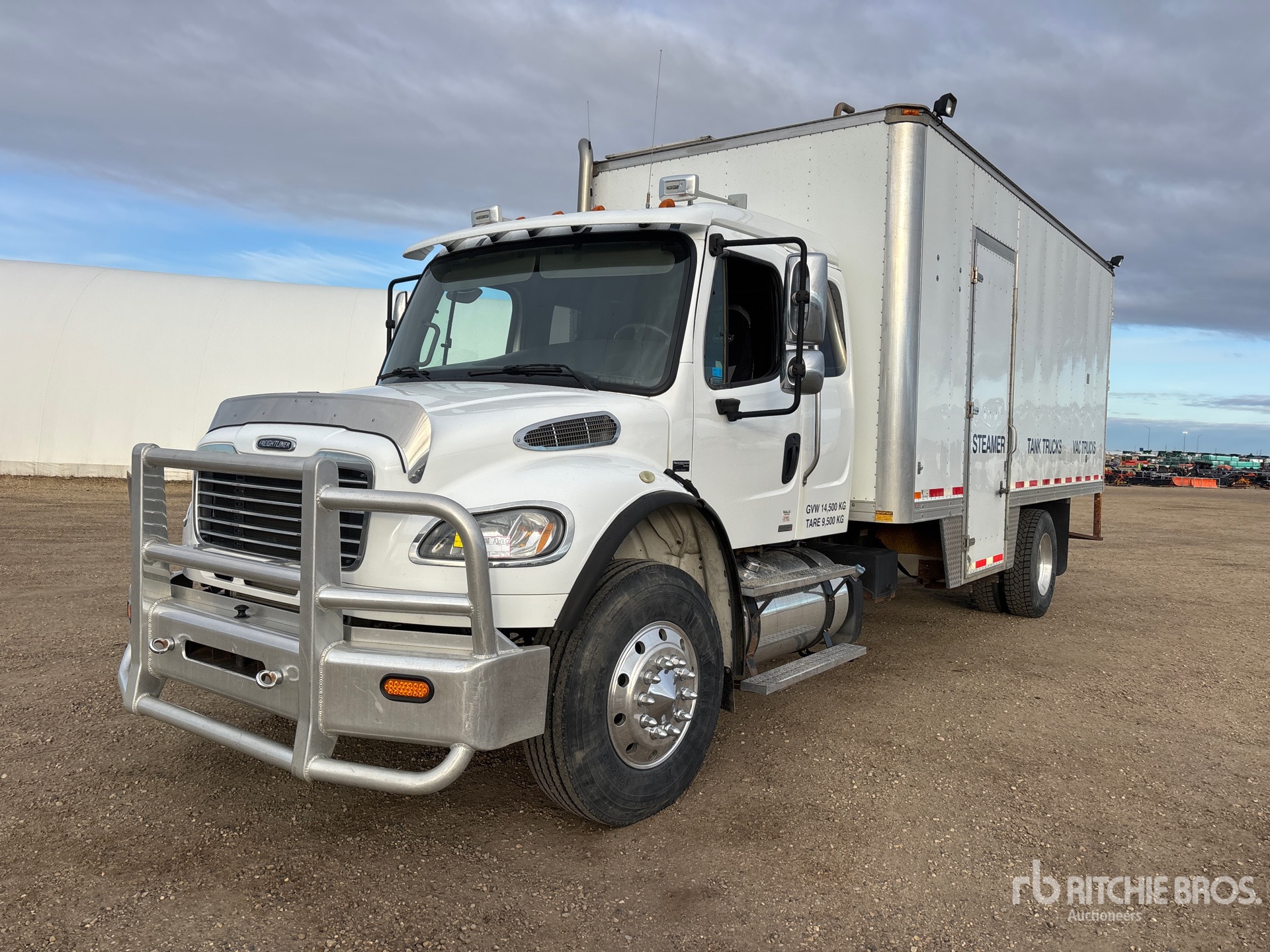 2012 Freightliner M2106