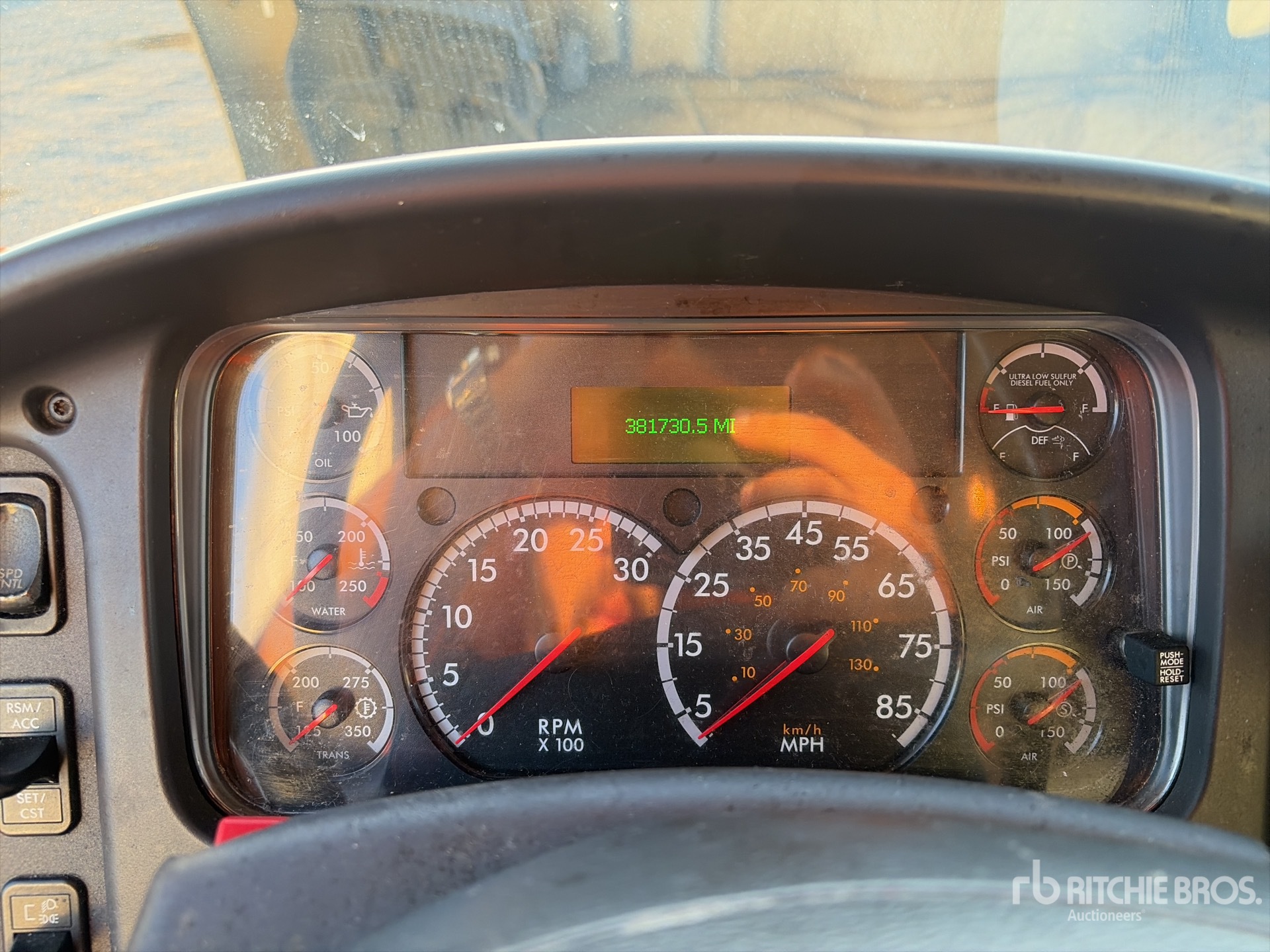 2020 Freightliner M2106