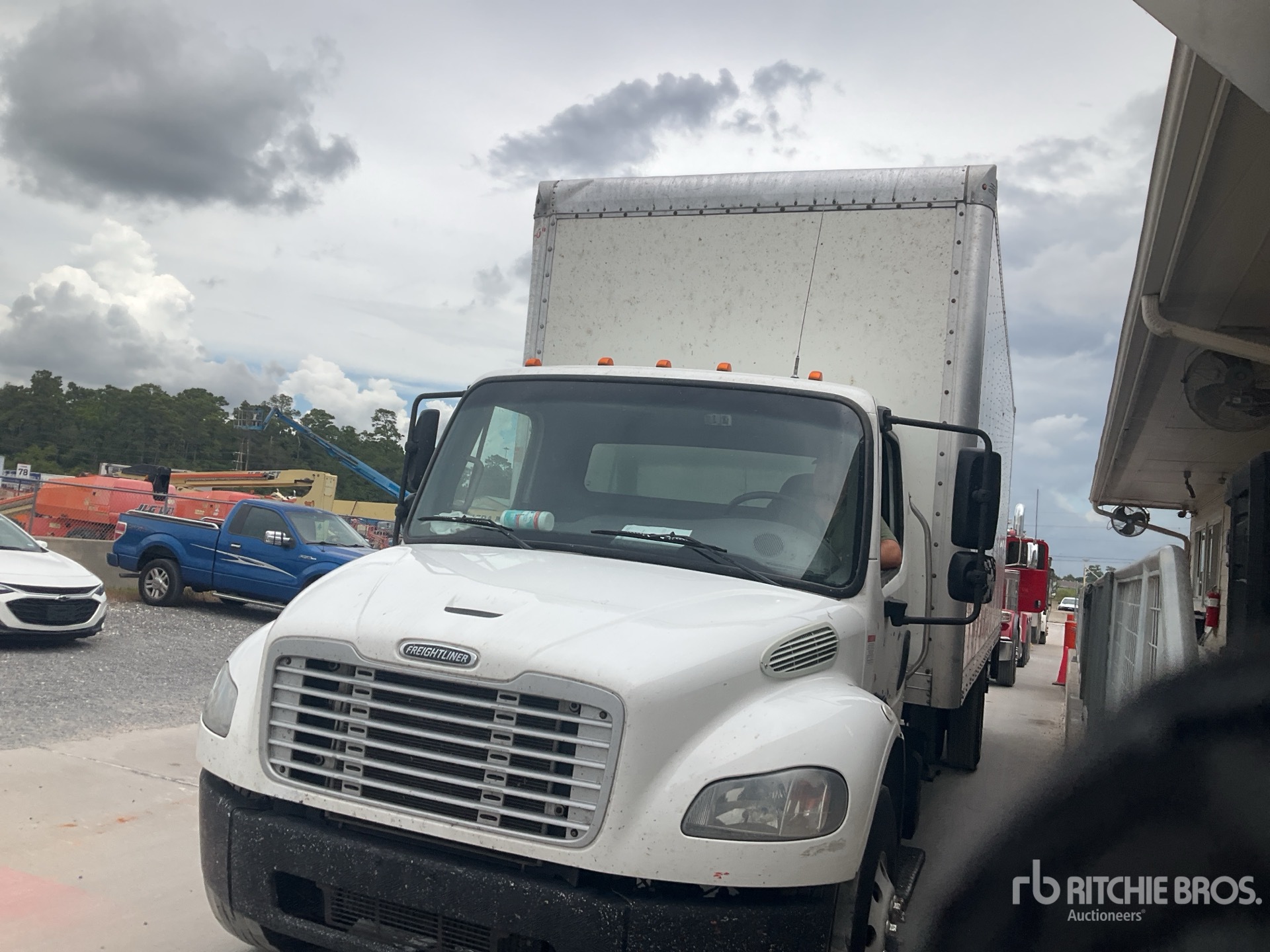 2020 Freightliner M2106