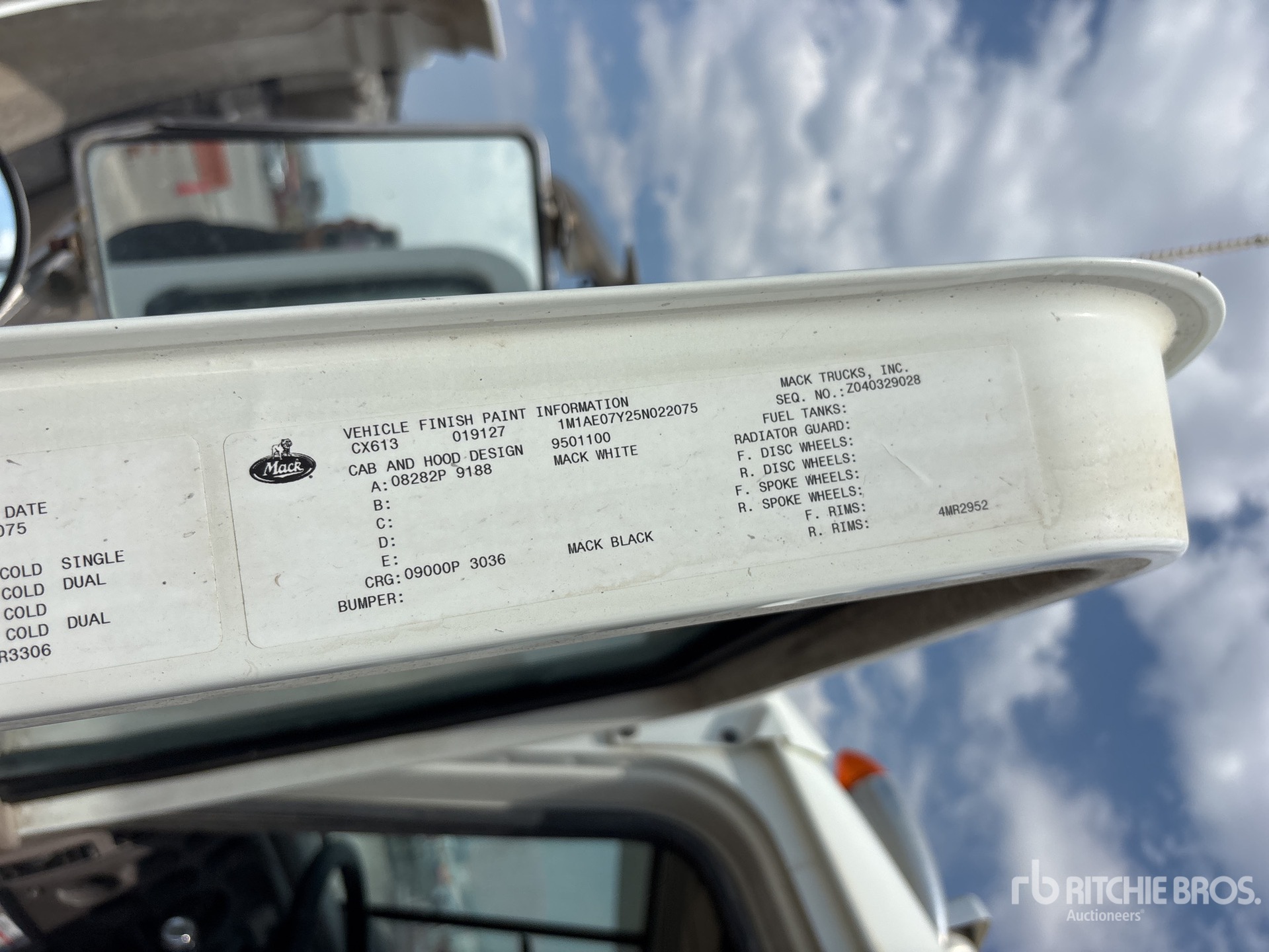 2005 Mack CX613