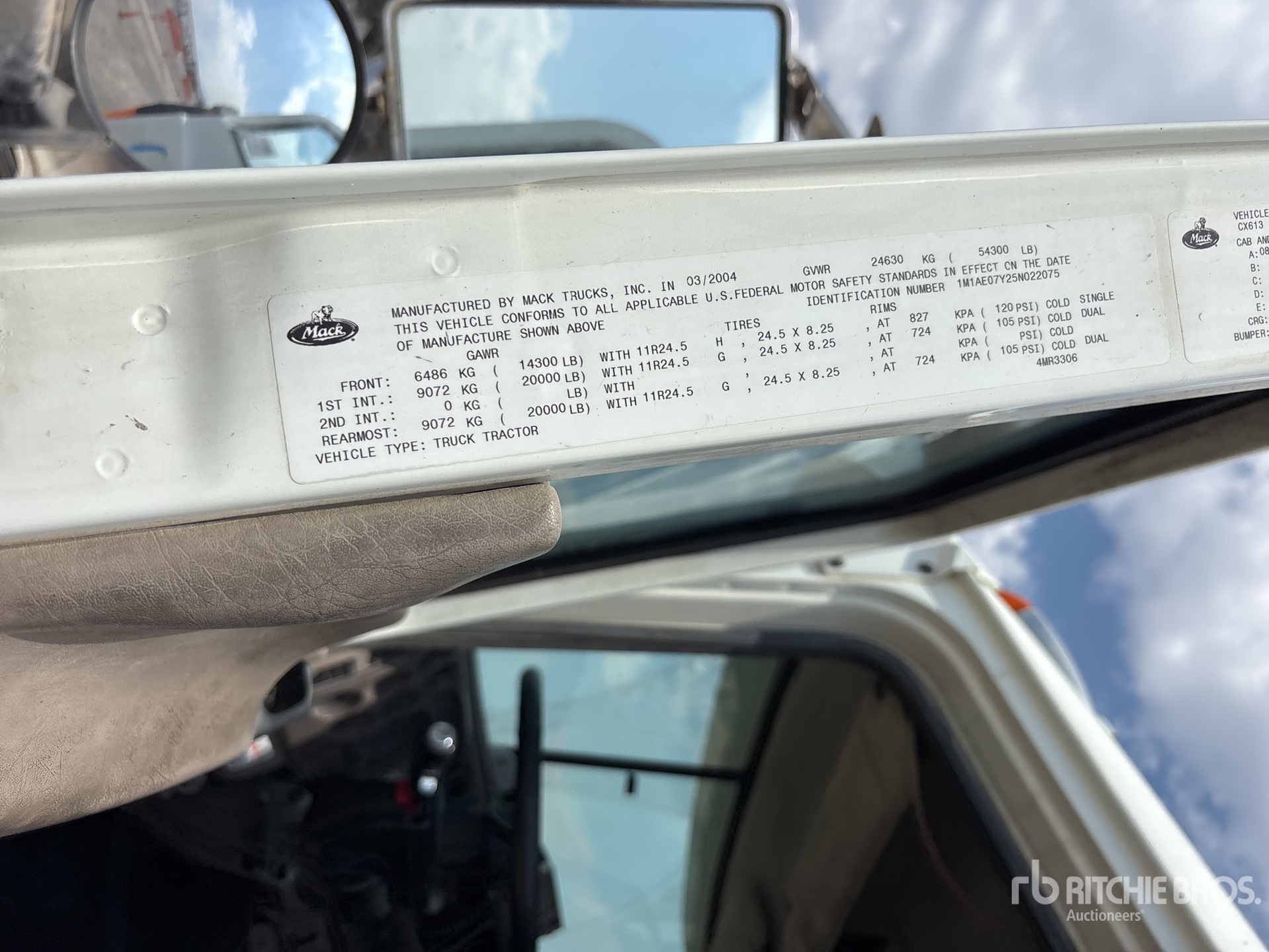 2005 Mack CX613