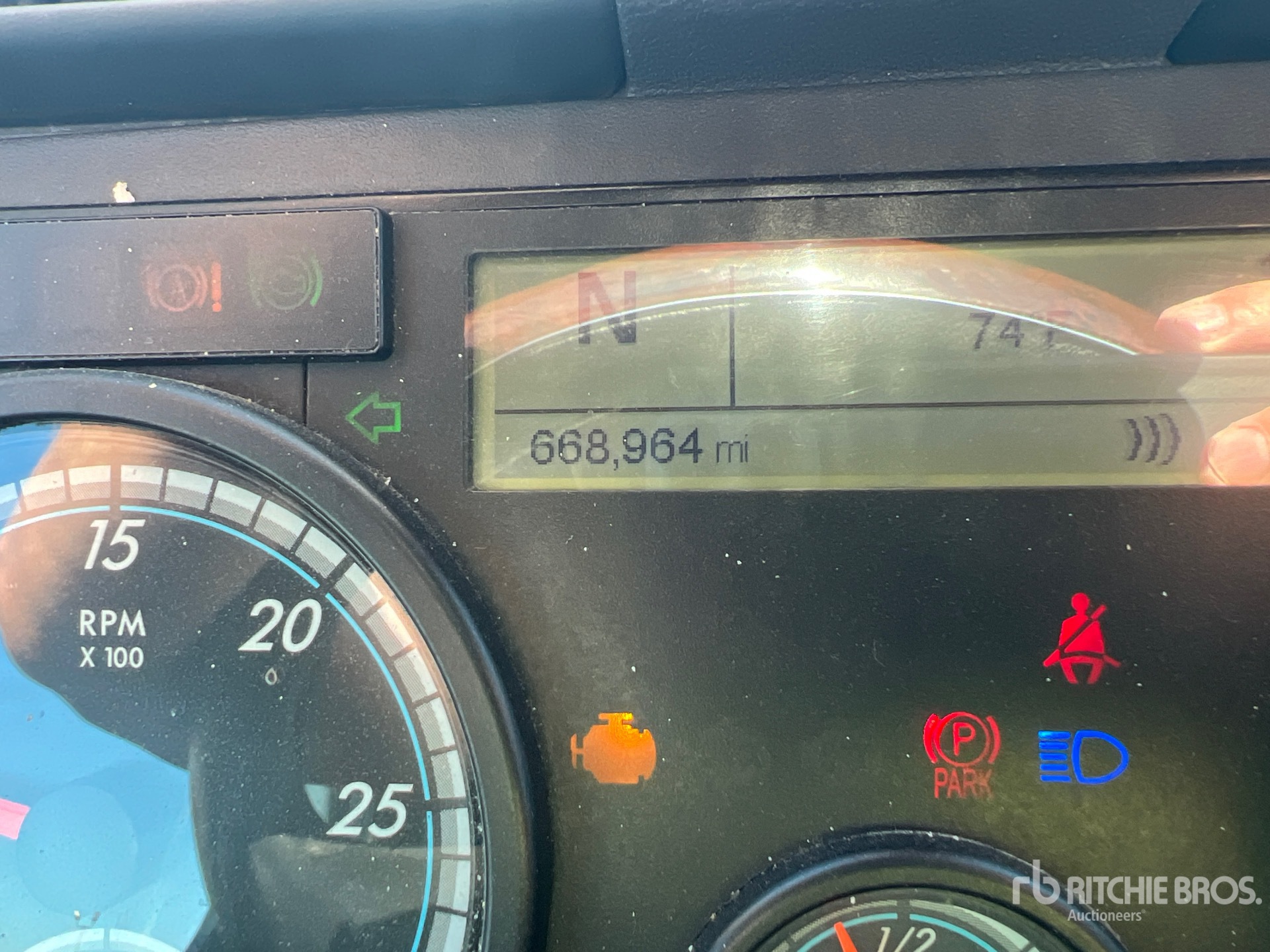 2020 Freightliner CASCADIA 125