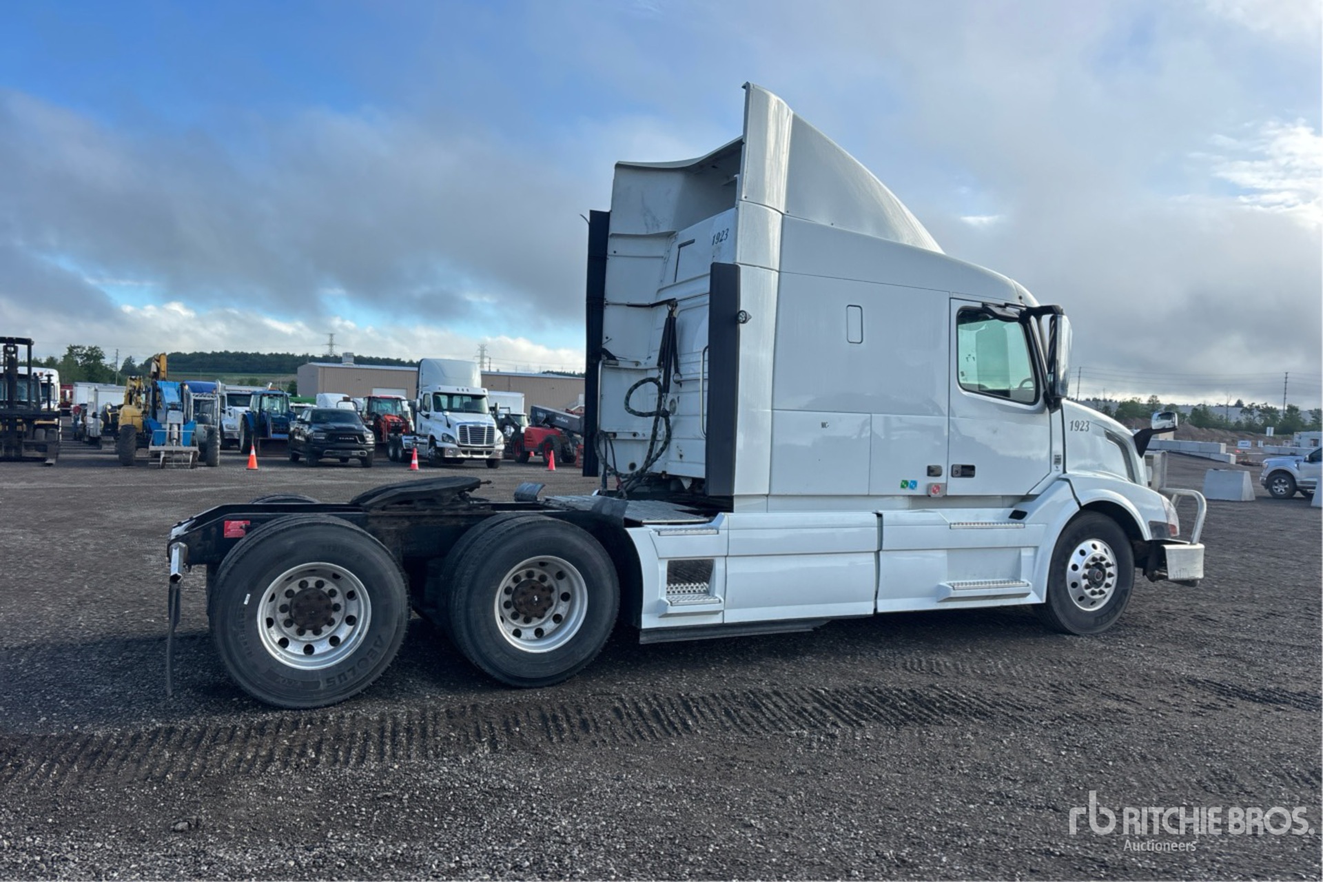 2016 Volvo VNL