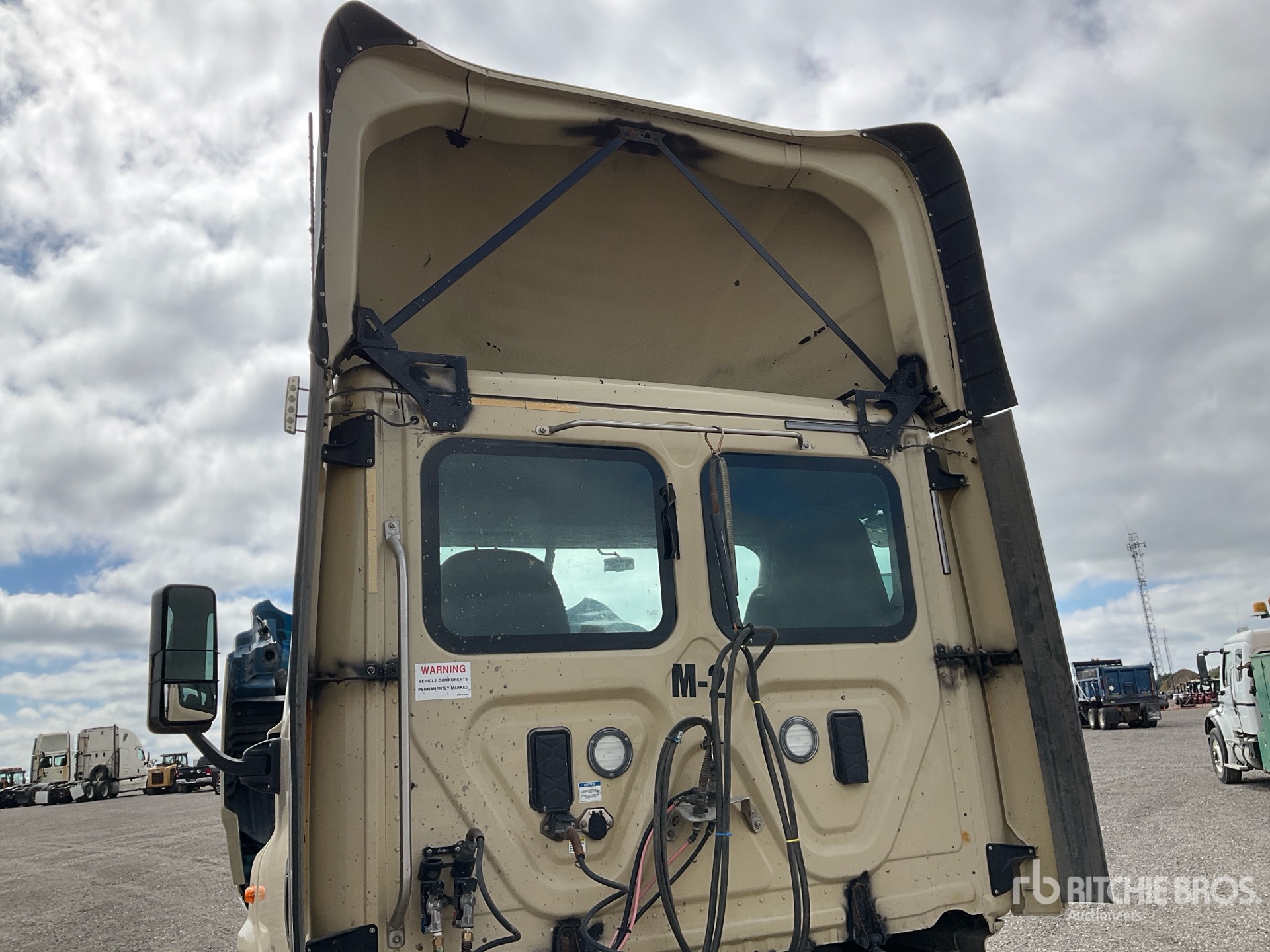 2017 Freightliner CASCADIA 125