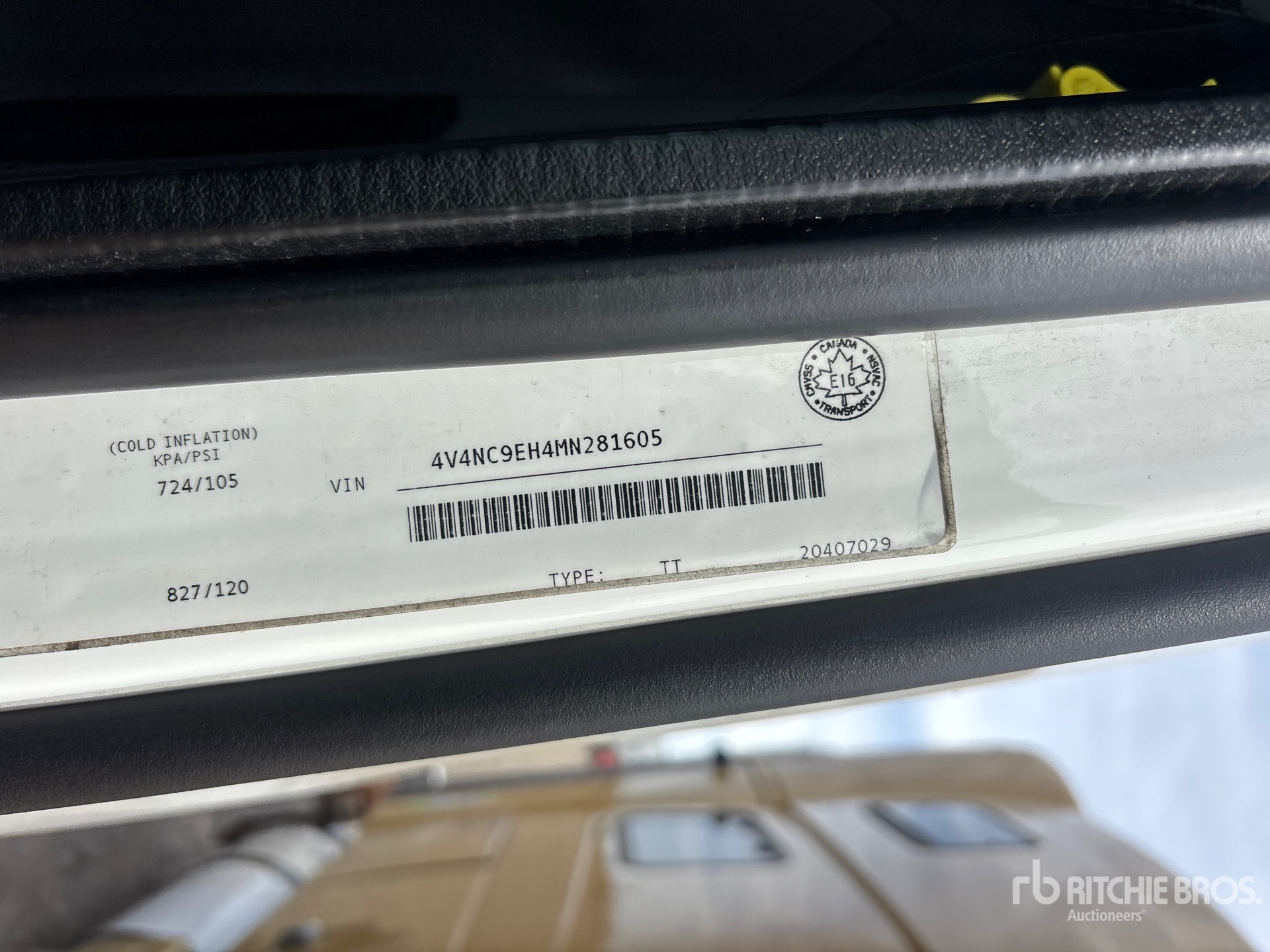 2021 Volvo VNL760