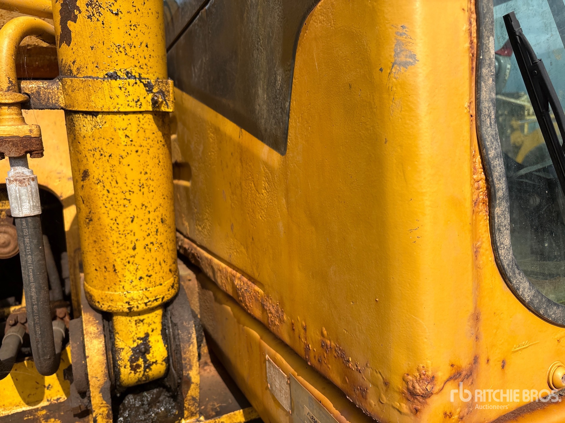 2003 Komatsu PC220LC-7