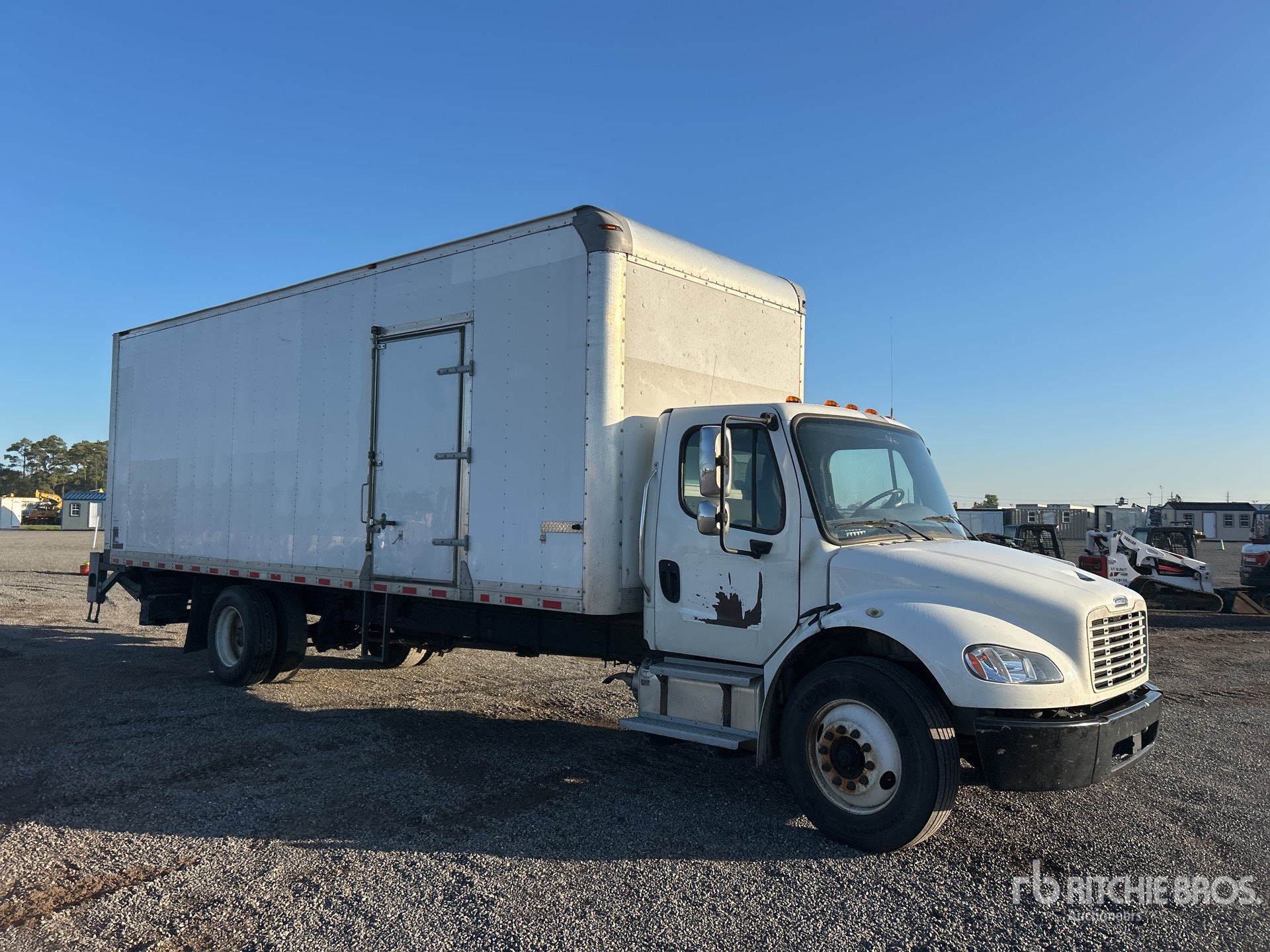 2018 Freightliner M2106