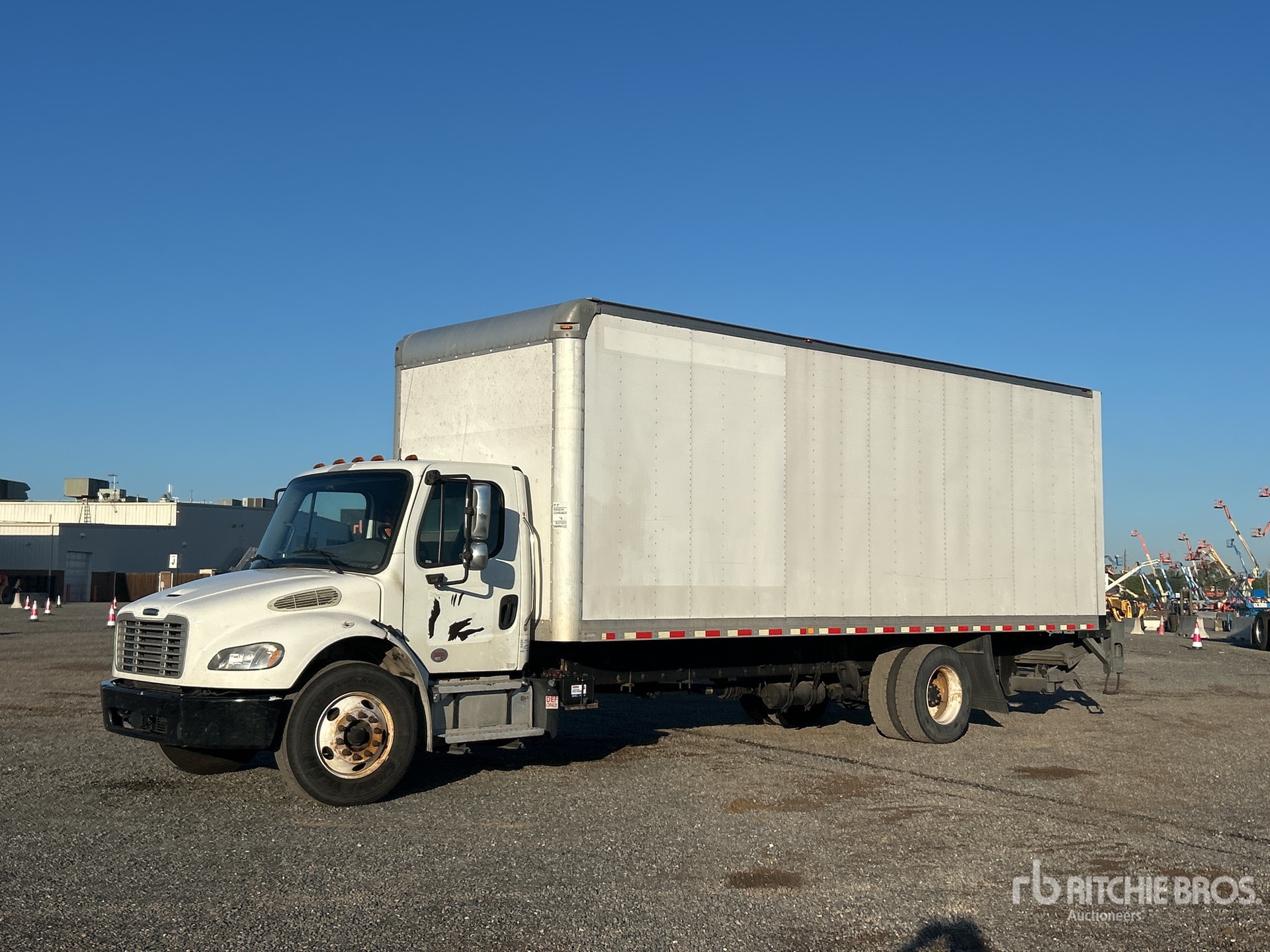 2018 Freightliner M2106