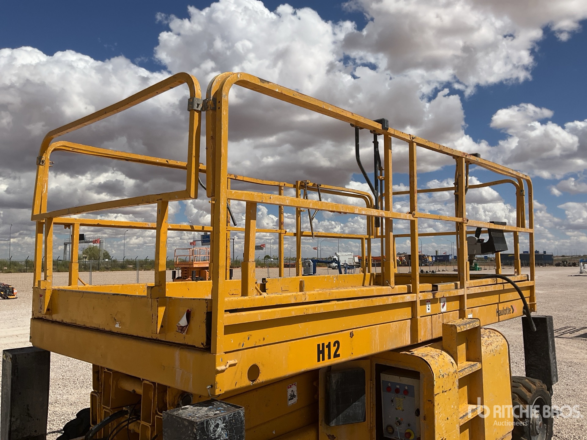 2005 Haulotte H12SX